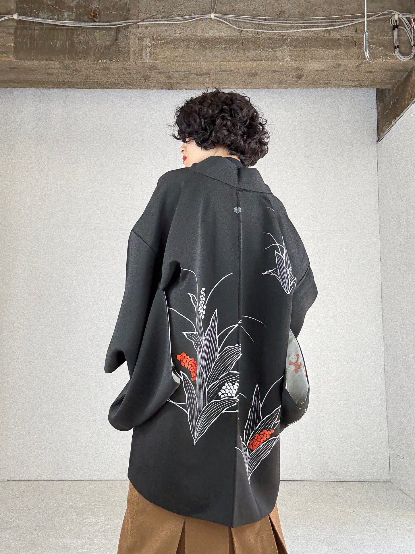 VINTAGE BLACK HAORI "youbana, tsuta-kamon"