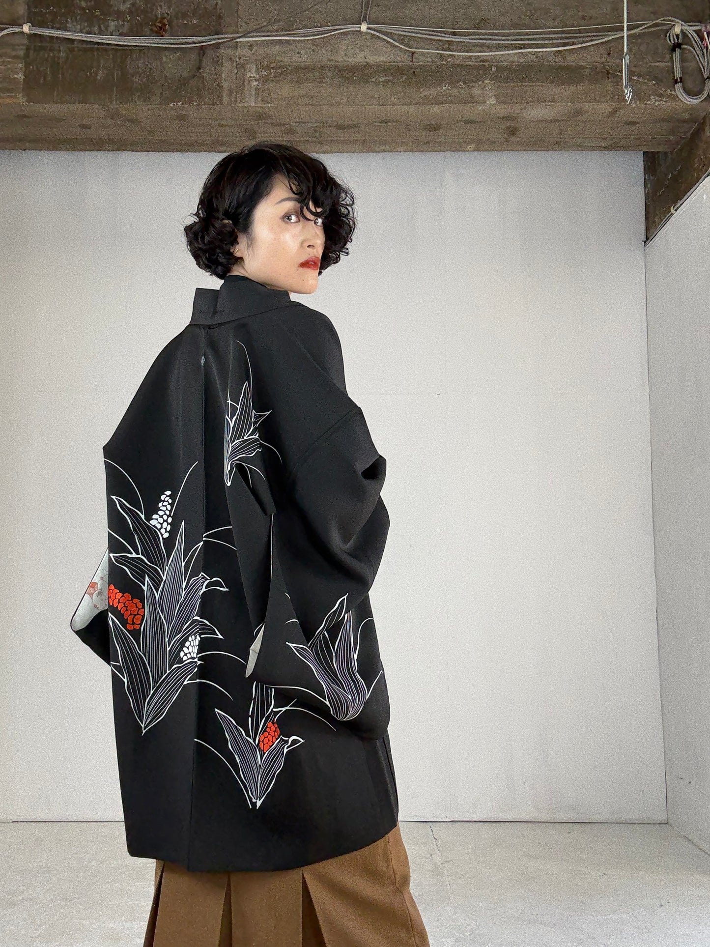 VINTAGE BLACK HAORI "youbana, tsuta-kamon"