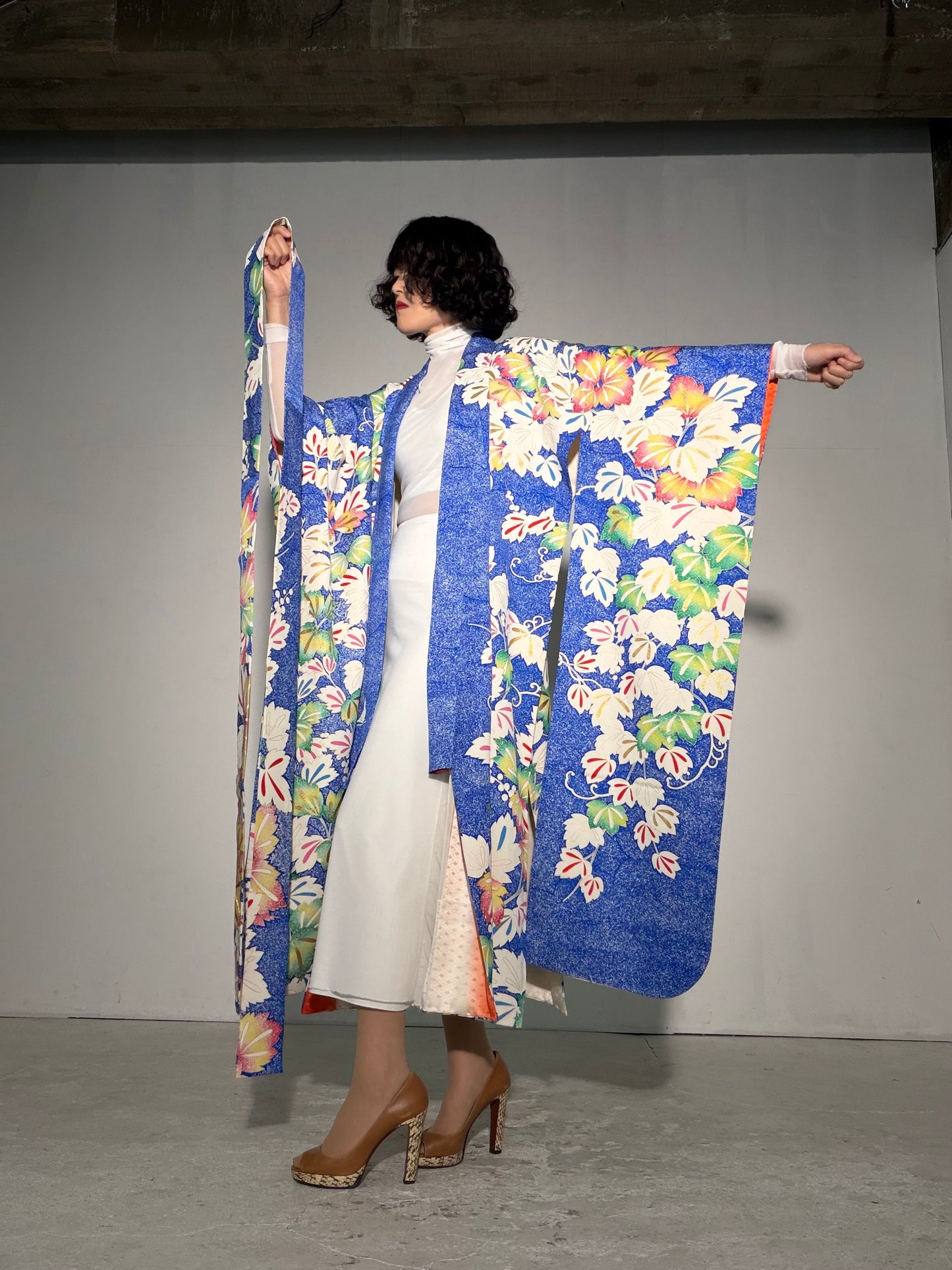 Furisode Kimono Dress Gown with String Belt – Upcycled from Vintage Japanese Kimono "shu, shiro, DRE041"