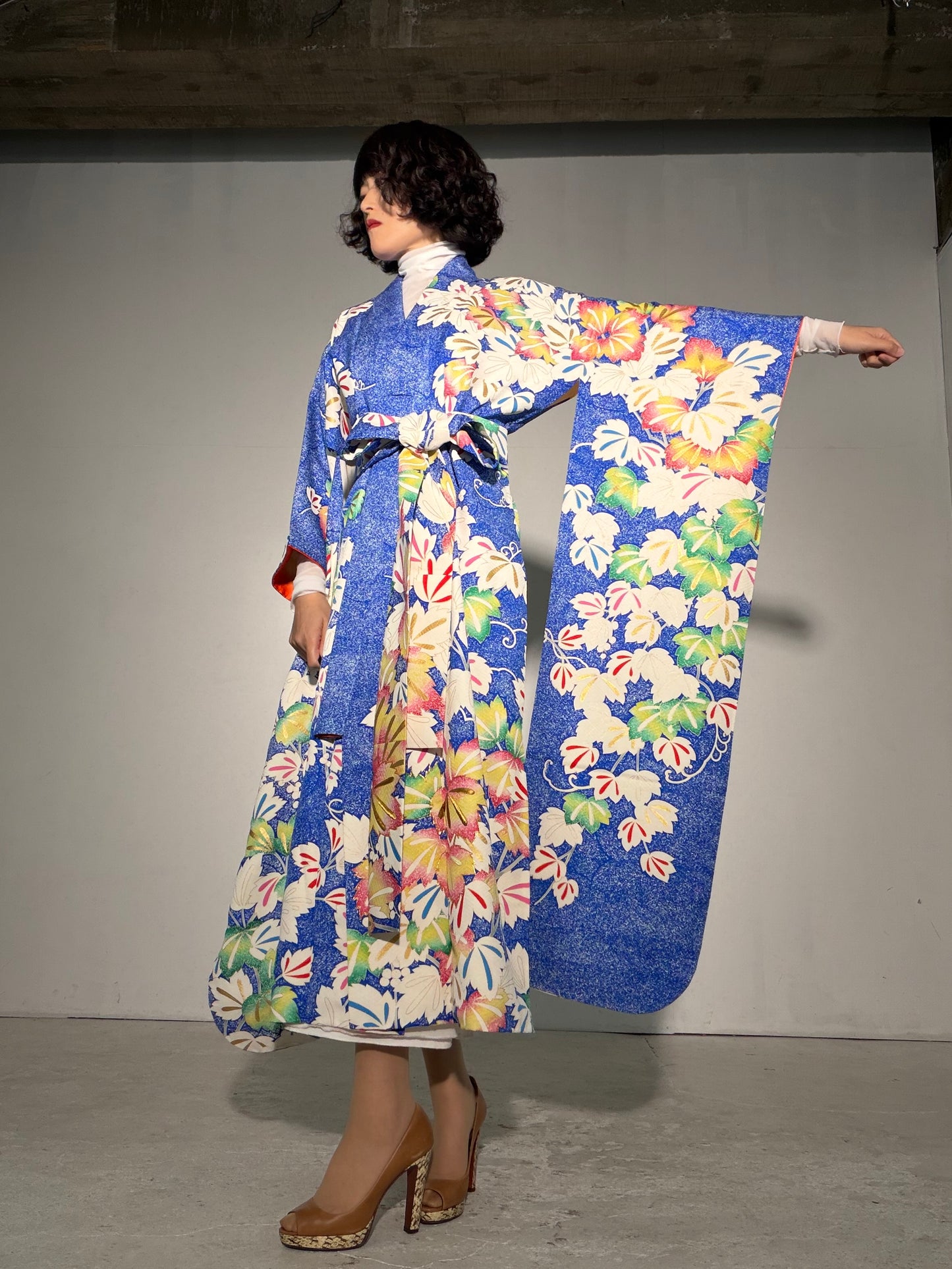 Furisode Kimono Dress Gown with String Belt – Upcycled from Vintage Japanese Kimono "shu, shiro, DRE041"