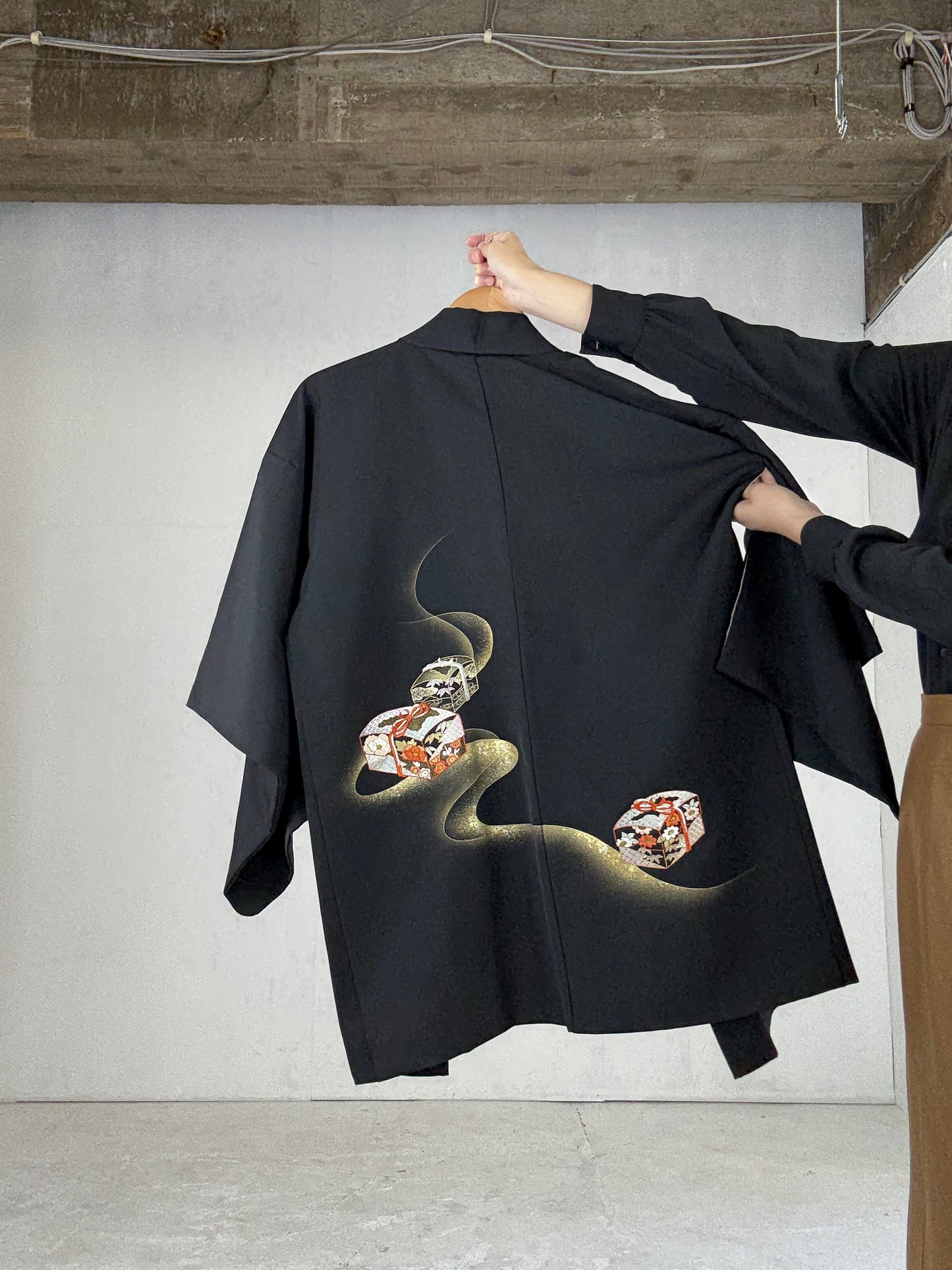 VINTAGE BLACK HAORI "fubako, embroidery"