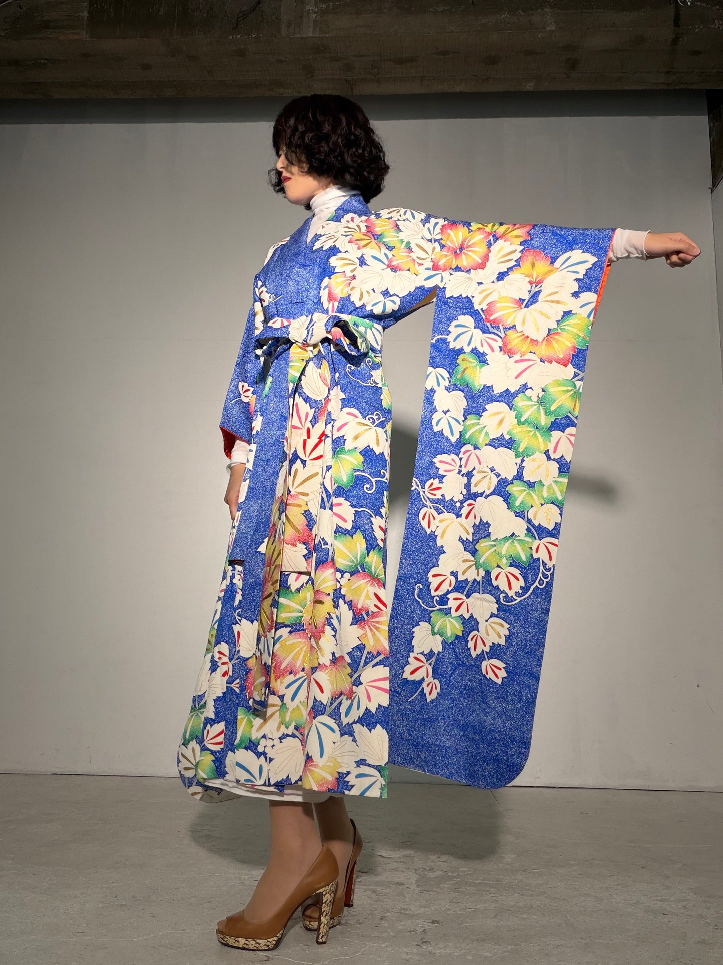 Furisode Kimono Dress Gown with String Belt – Upcycled from Vintage Japanese Kimono "shu, shiro, DRE041"