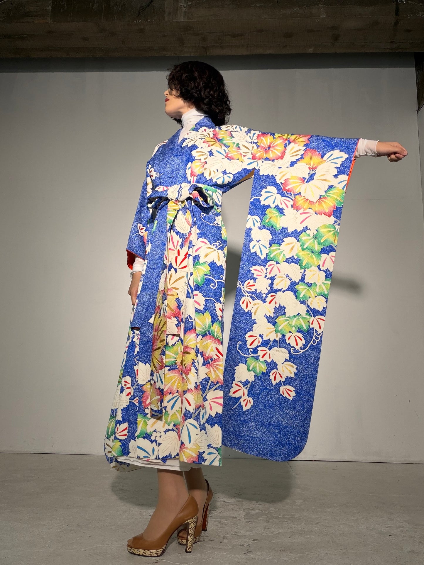 Furisode Kimono Dress Gown with String Belt – Upcycled from Vintage Japanese Kimono "shu, shiro, DRE041"