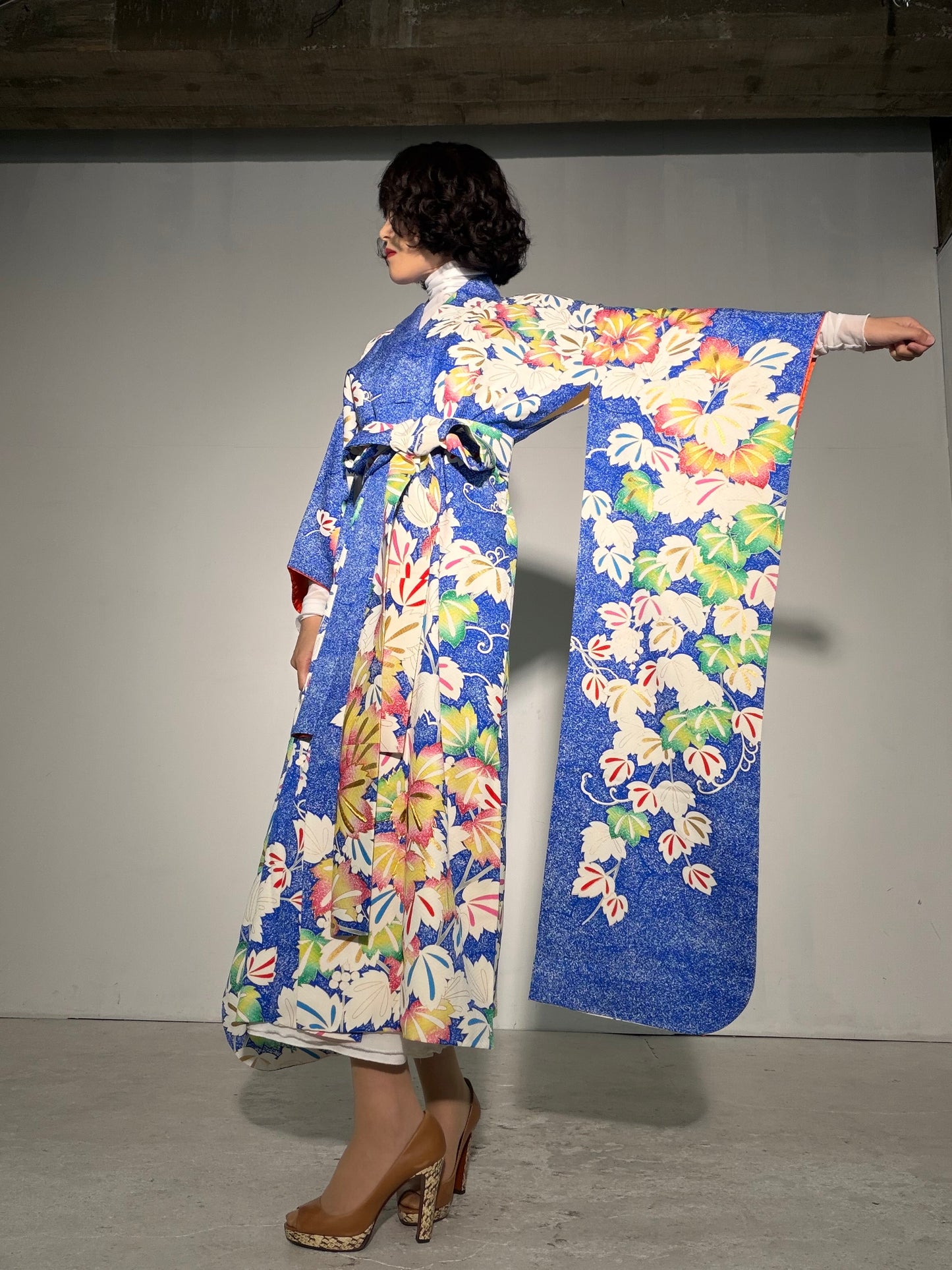 Furisode Kimono Dress Gown with String Belt – Upcycled from Vintage Japanese Kimono "shu, shiro, DRE041"