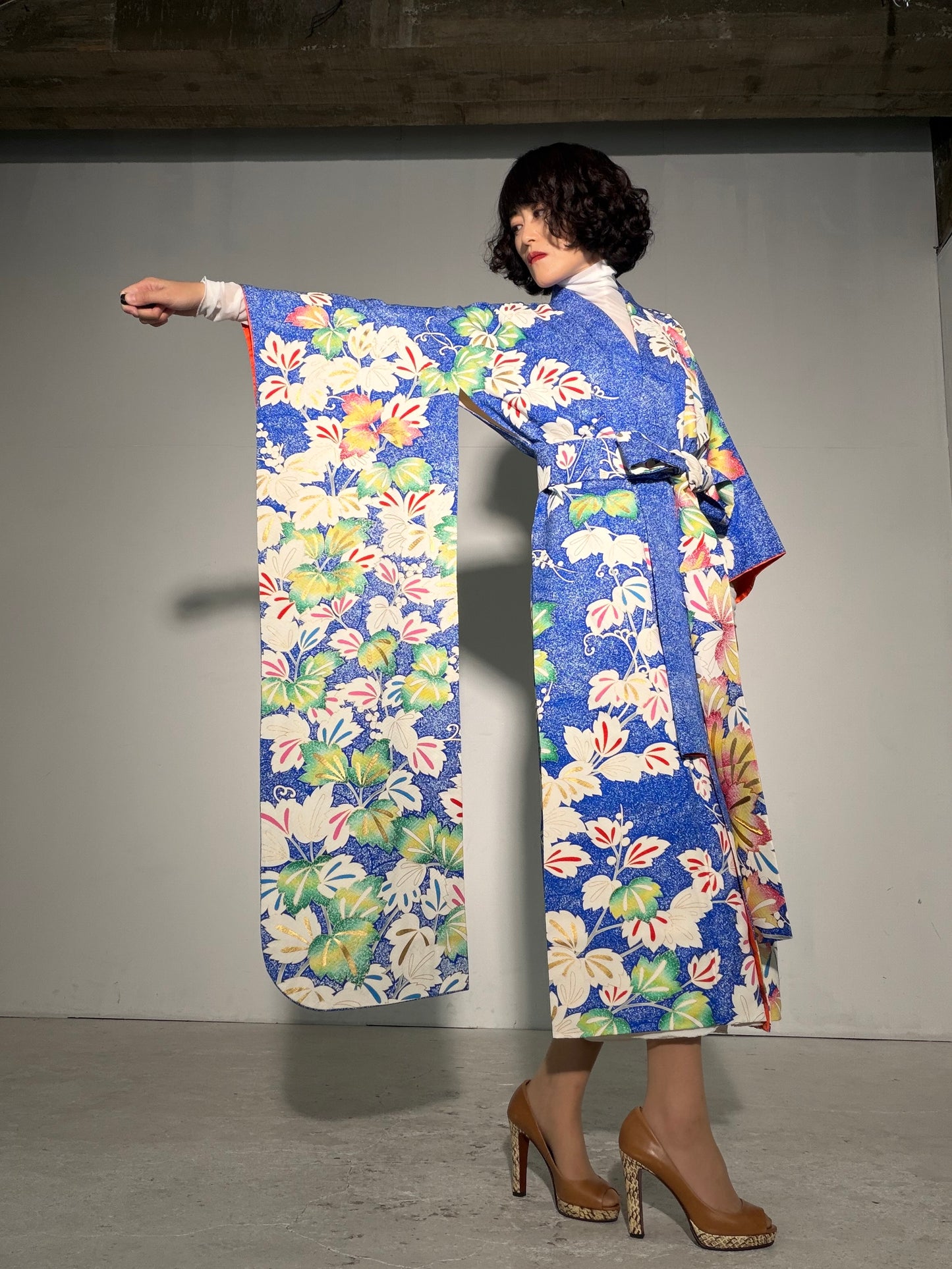 Furisode Kimono Dress Gown with String Belt – Upcycled from Vintage Japanese Kimono "shu, shiro, DRE041"