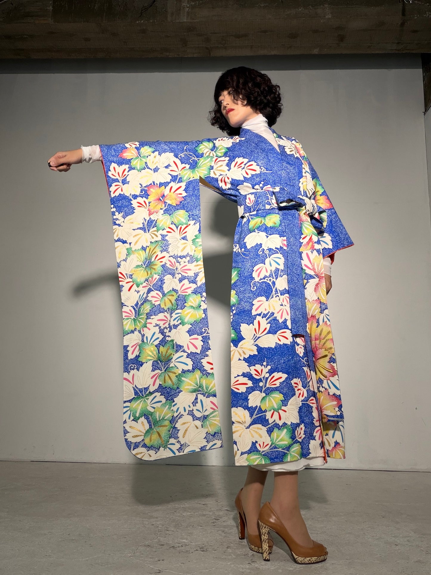 Furisode Kimono Dress Gown with String Belt – Upcycled from Vintage Japanese Kimono "shu, shiro, DRE041"