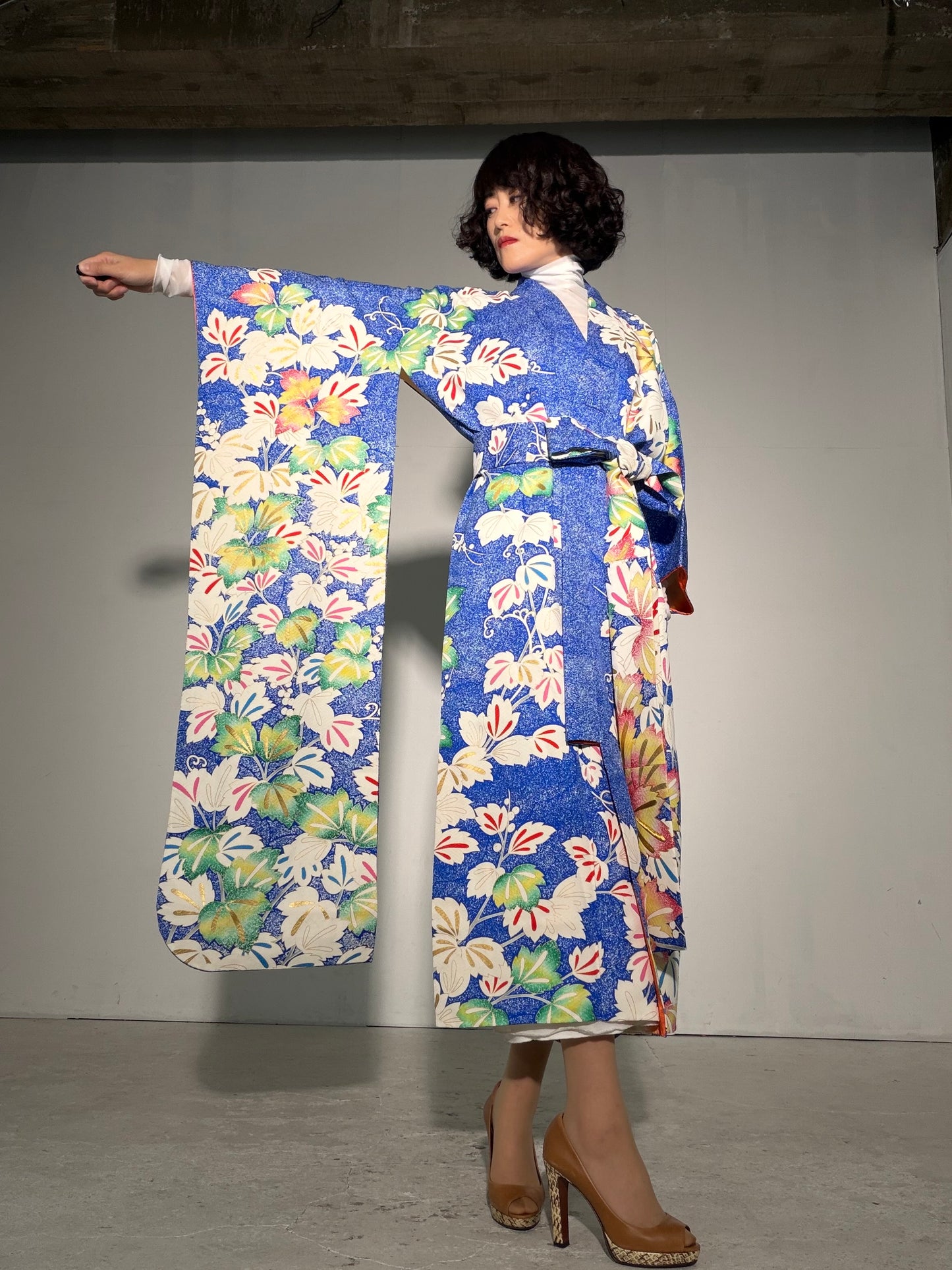 Furisode Kimono Dress Gown with String Belt – Upcycled from Vintage Japanese Kimono "shu, shiro, DRE041"