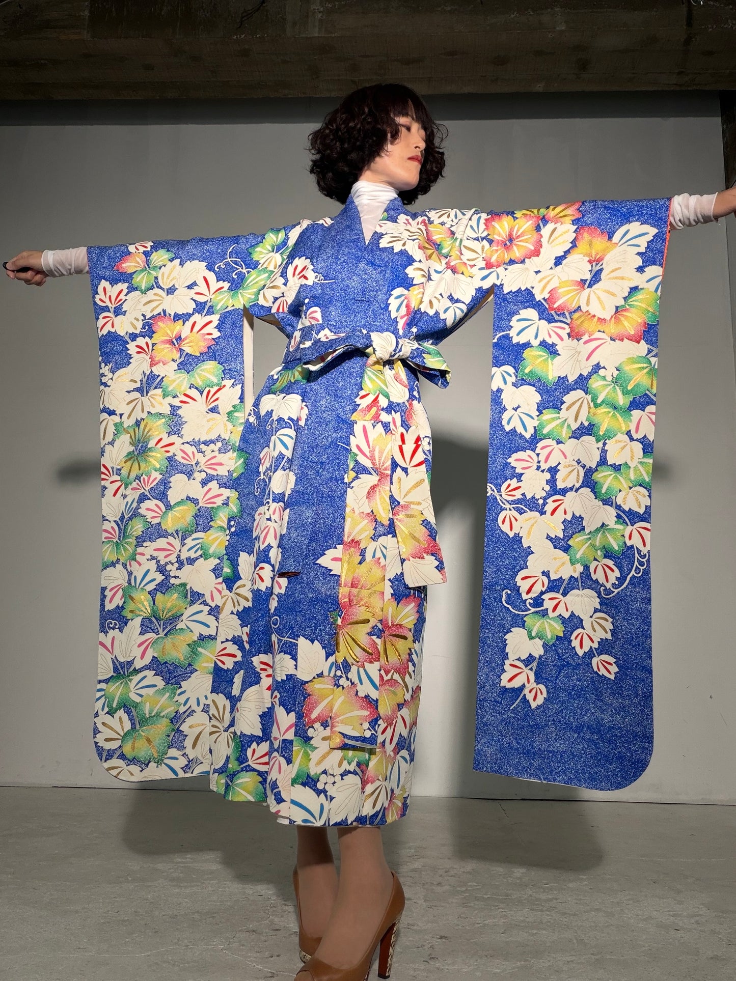 Furisode Kimono Dress Gown with String Belt – Upcycled from Vintage Japanese Kimono "shu, shiro, DRE041"