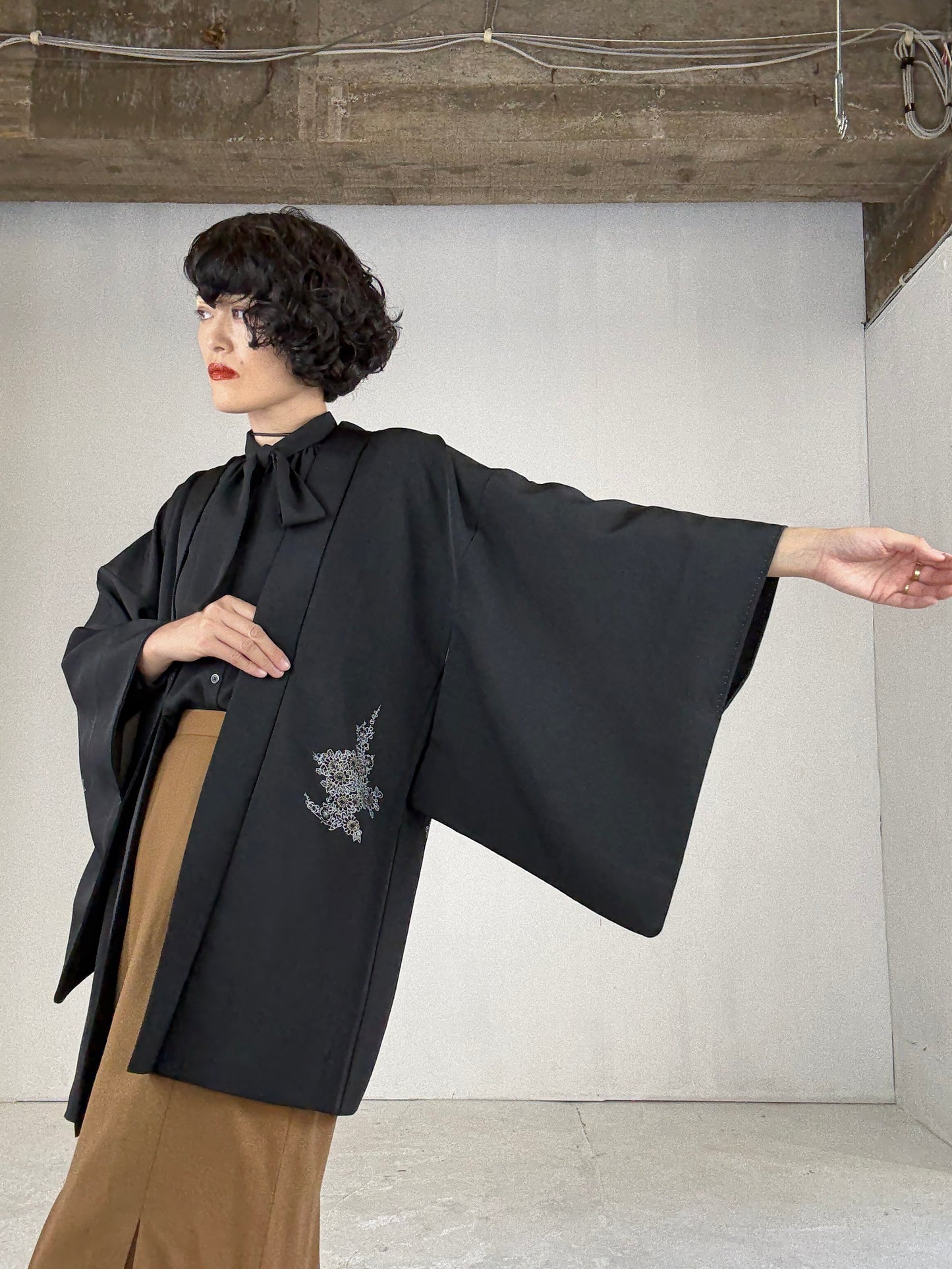 VINTAGE BLACK HAORI "kujyaku"