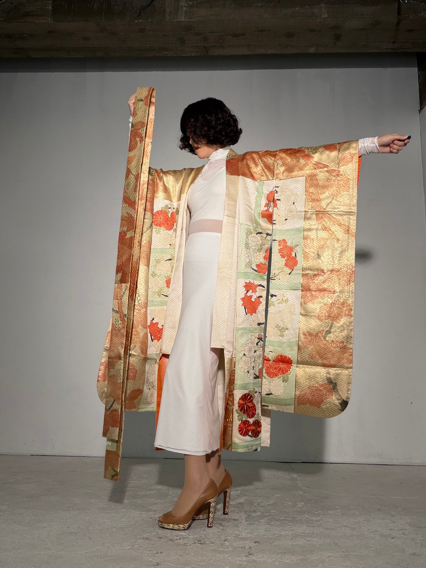 Furisode Kimono Dress Gown with String Belt – Upcycled from Vintage Japanese Kimono "gold, DRE_order" *damage