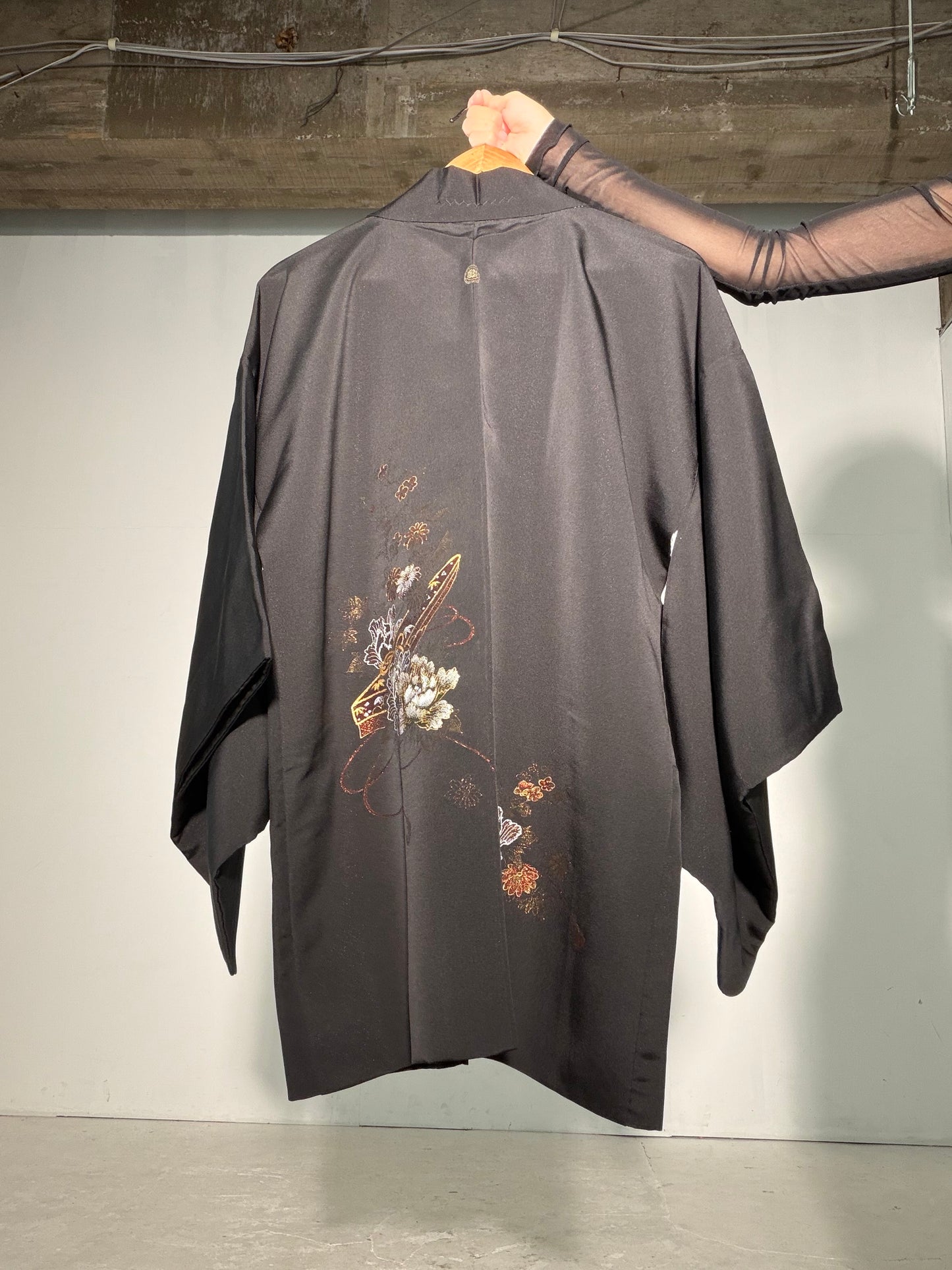 VINTAGE BLACK HAORI  "glitter, flower-gold, BLK200"