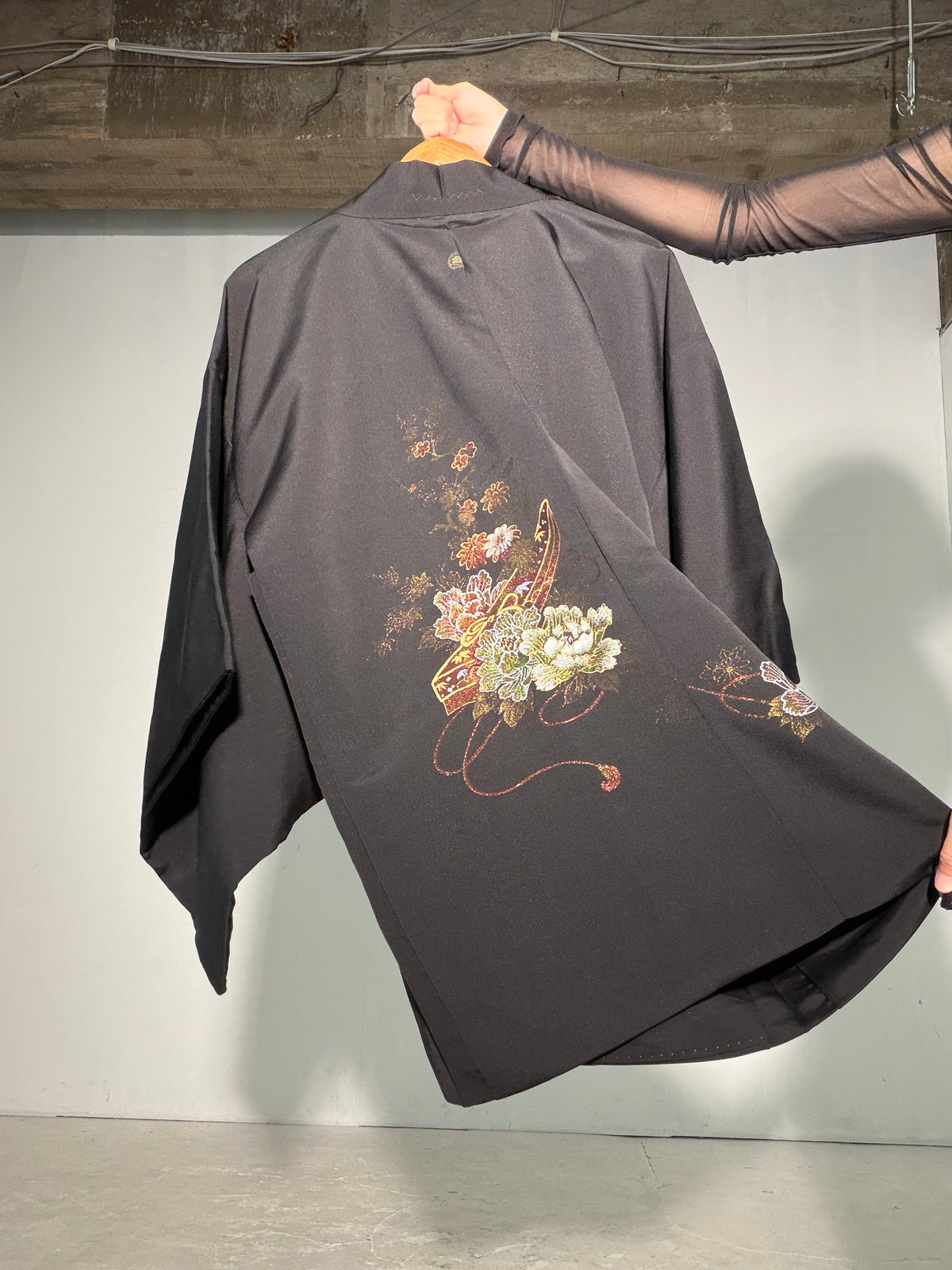 VINTAGE BLACK HAORI  "glitter, flower-gold, BLK200"