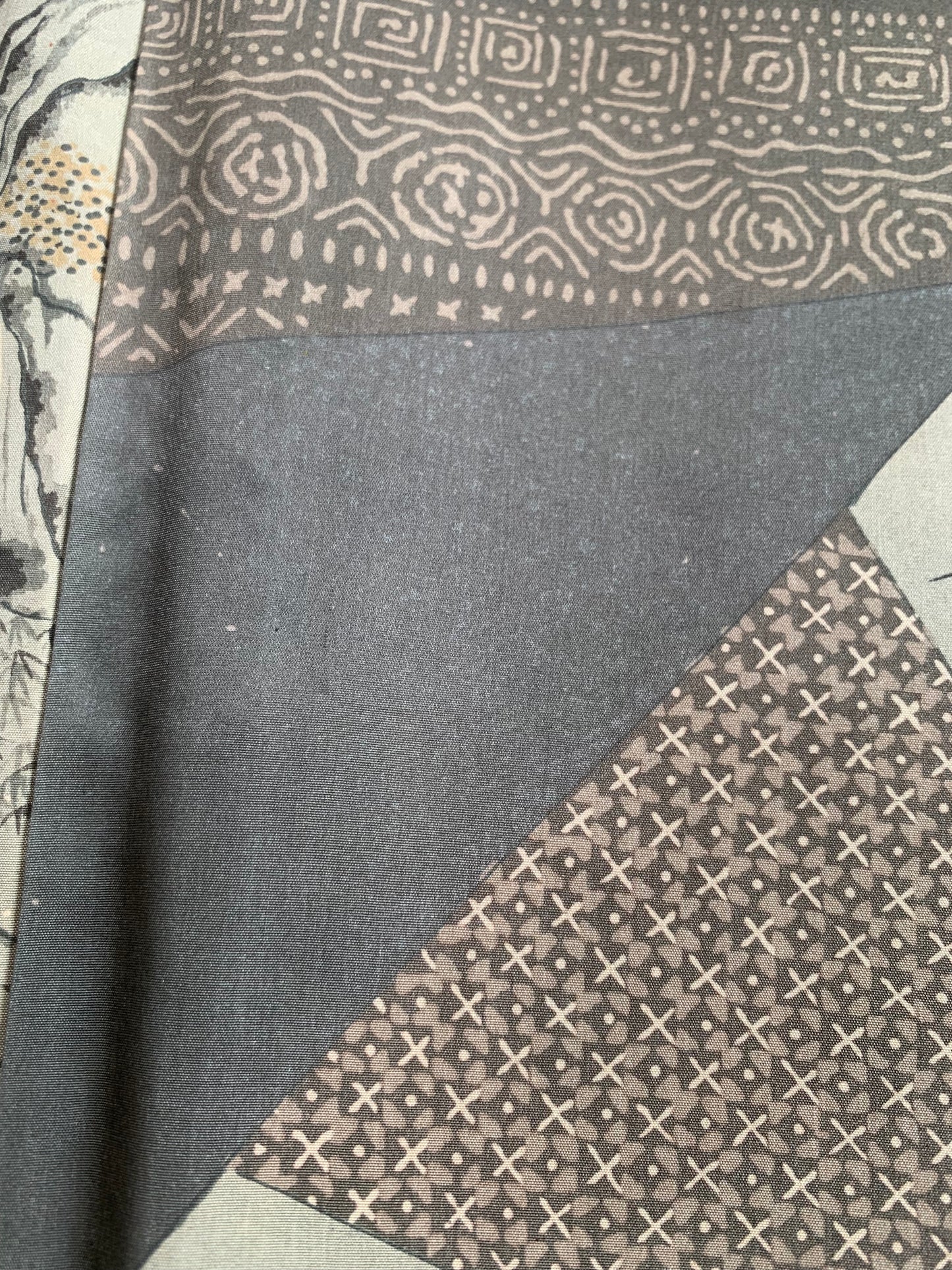 VINTAGE KUROMONTSUKI HAORI "Sougara, KUR106" *damage