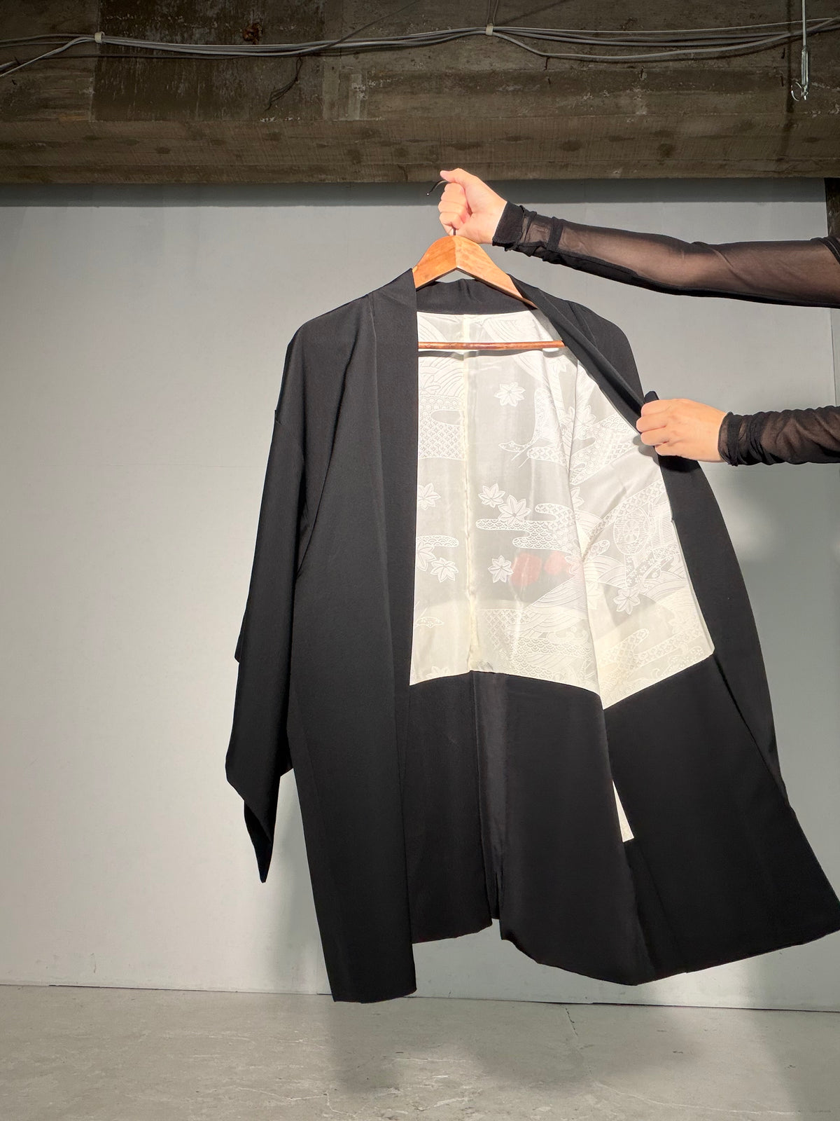 VINTAGE BLACK HAORI  "yukiwa, gold, red BLK192"