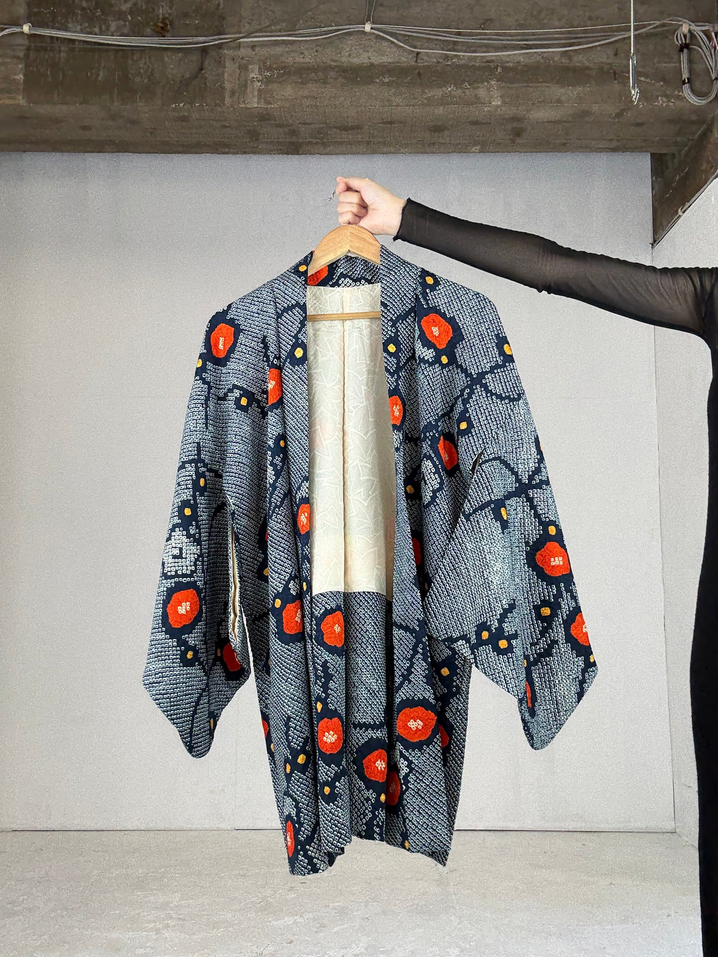 VINTAGE SHIBORI HAORI "navy-blue, red , flower"