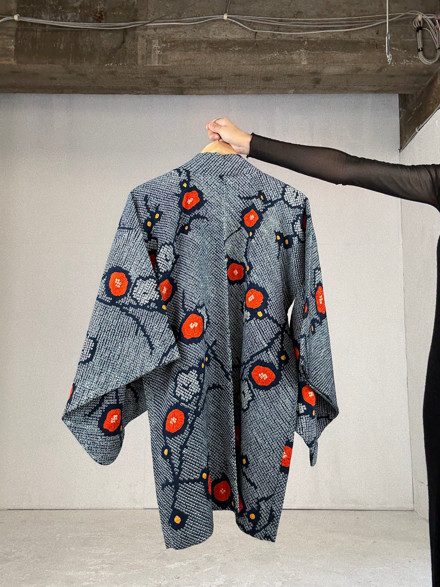 VINTAGE SHIBORI HAORI "navy-blue, red , flower"