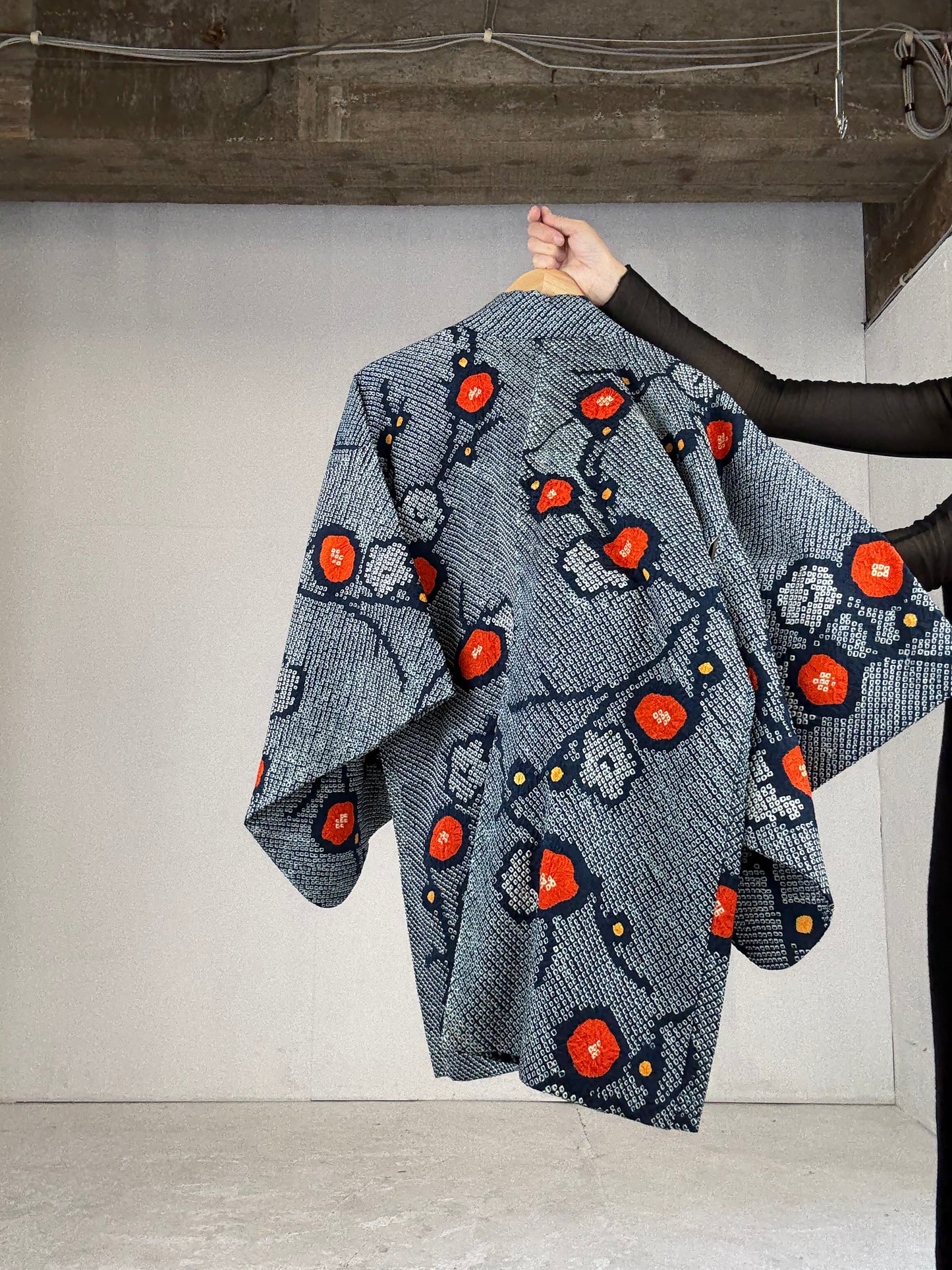 VINTAGE SHIBORI HAORI "navy-blue, red , flower"