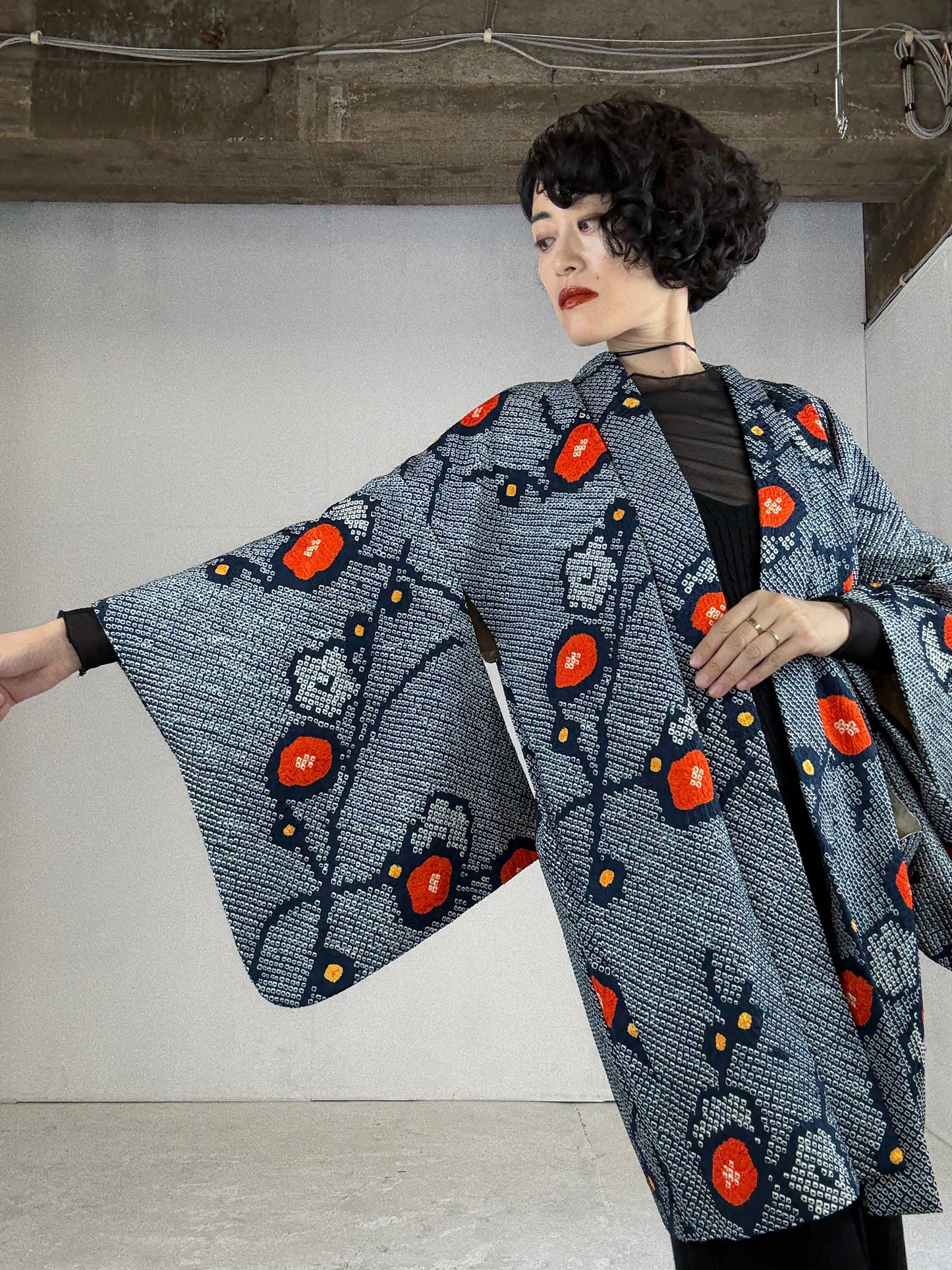 VINTAGE SHIBORI HAORI "navy-blue, red , flower"