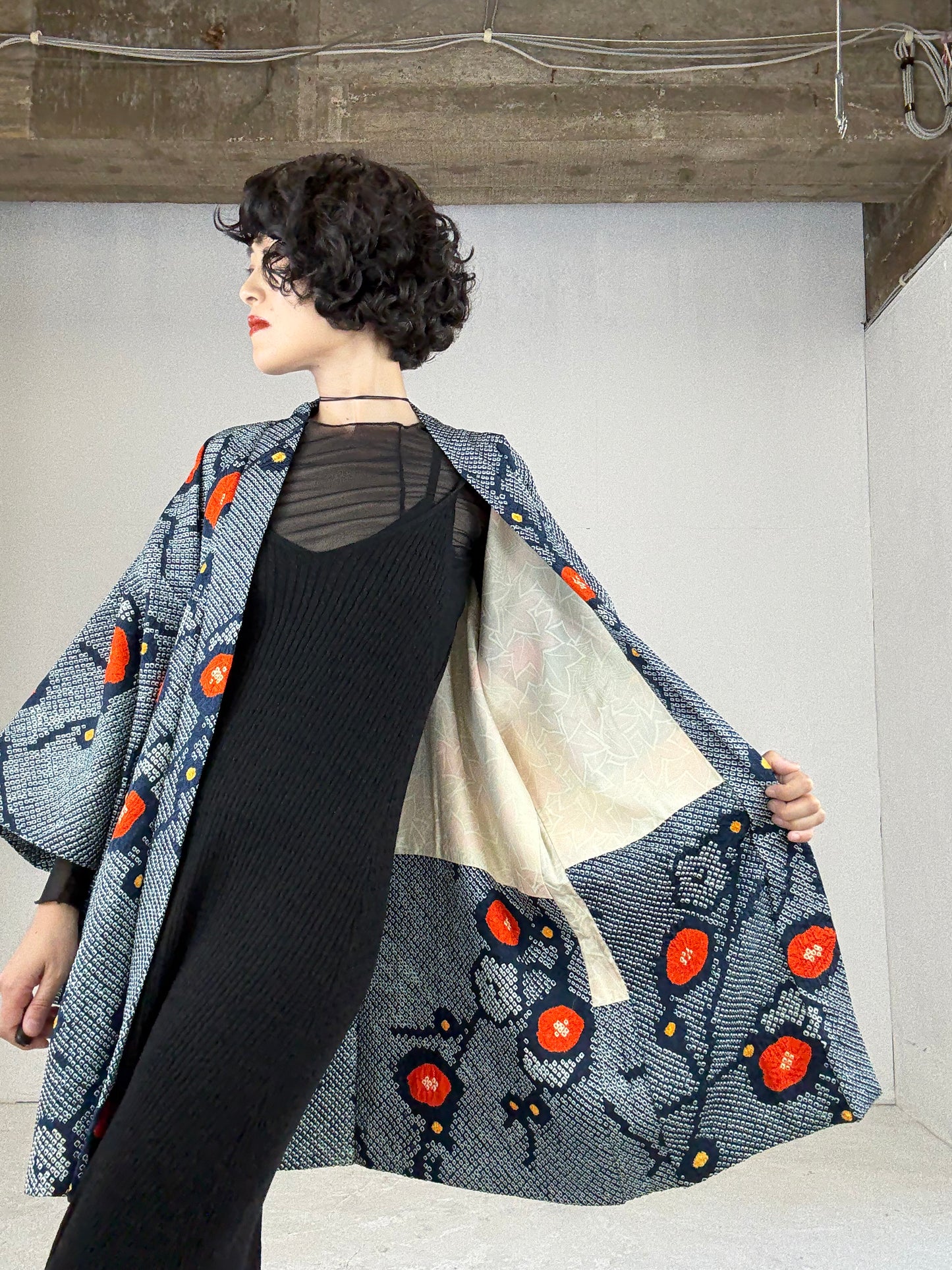 VINTAGE SHIBORI HAORI "navy-blue, red , flower"