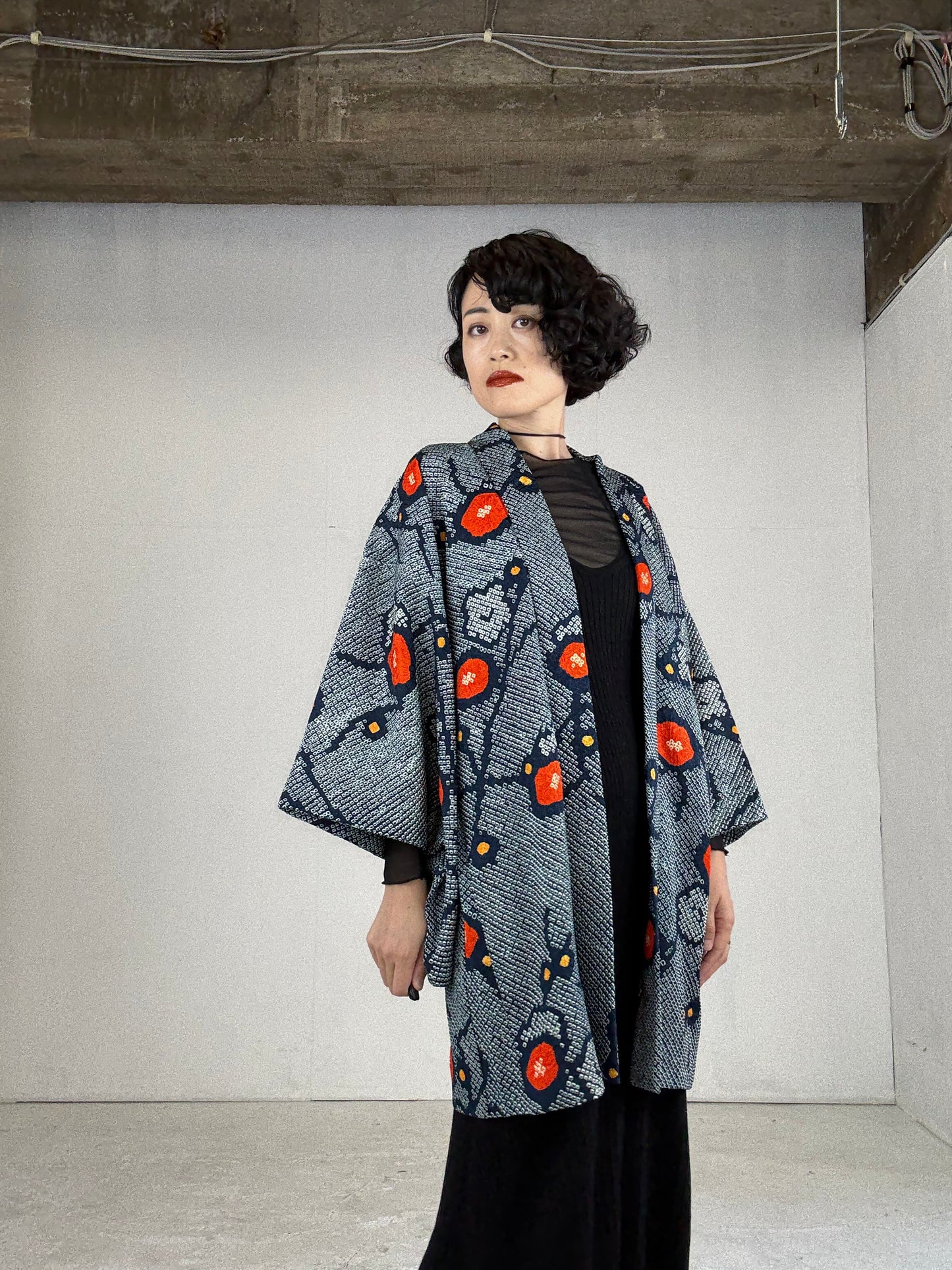 VINTAGE SHIBORI HAORI "navy-blue, red , flower"