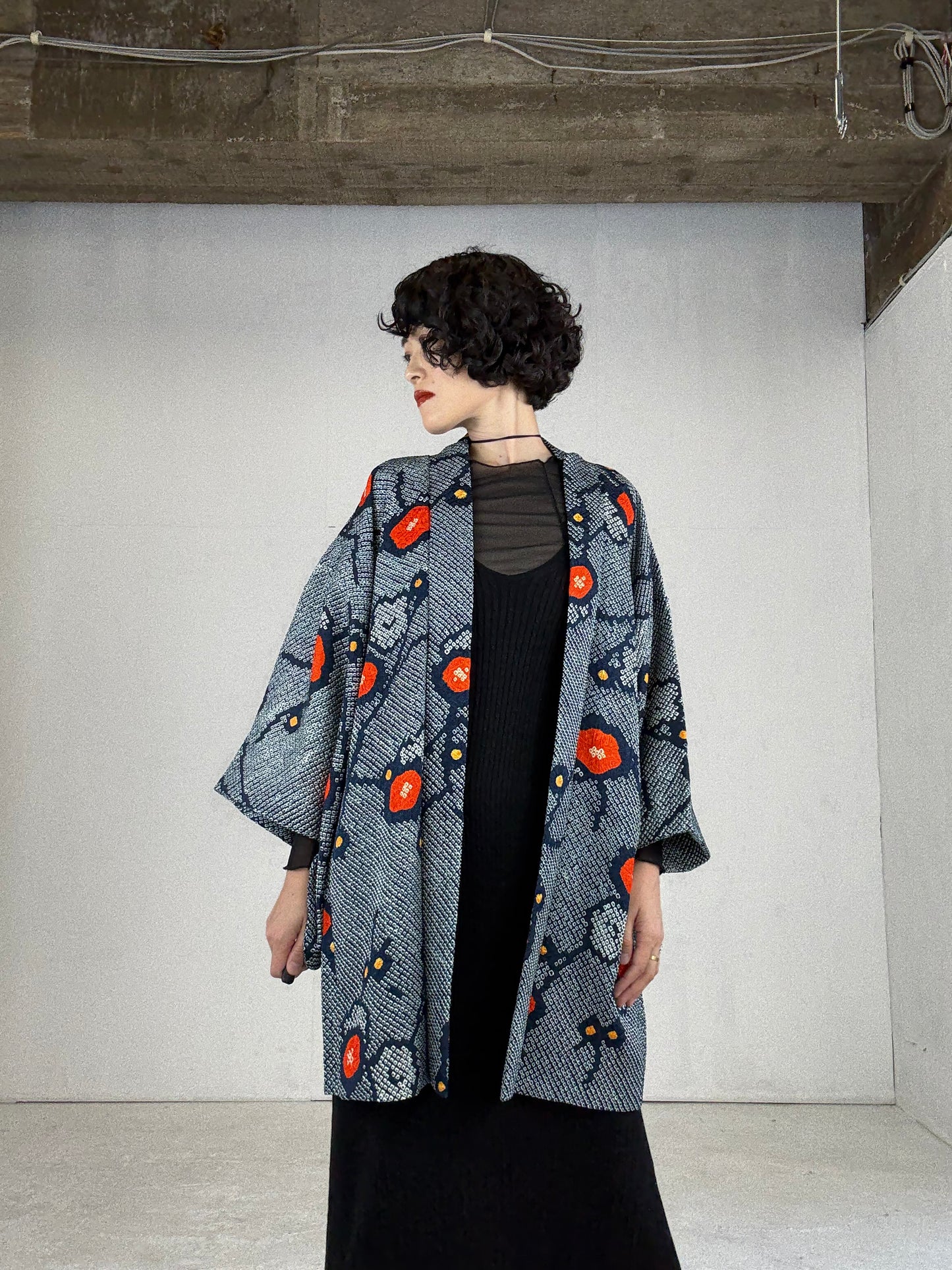 VINTAGE SHIBORI HAORI "navy-blue, red , flower"