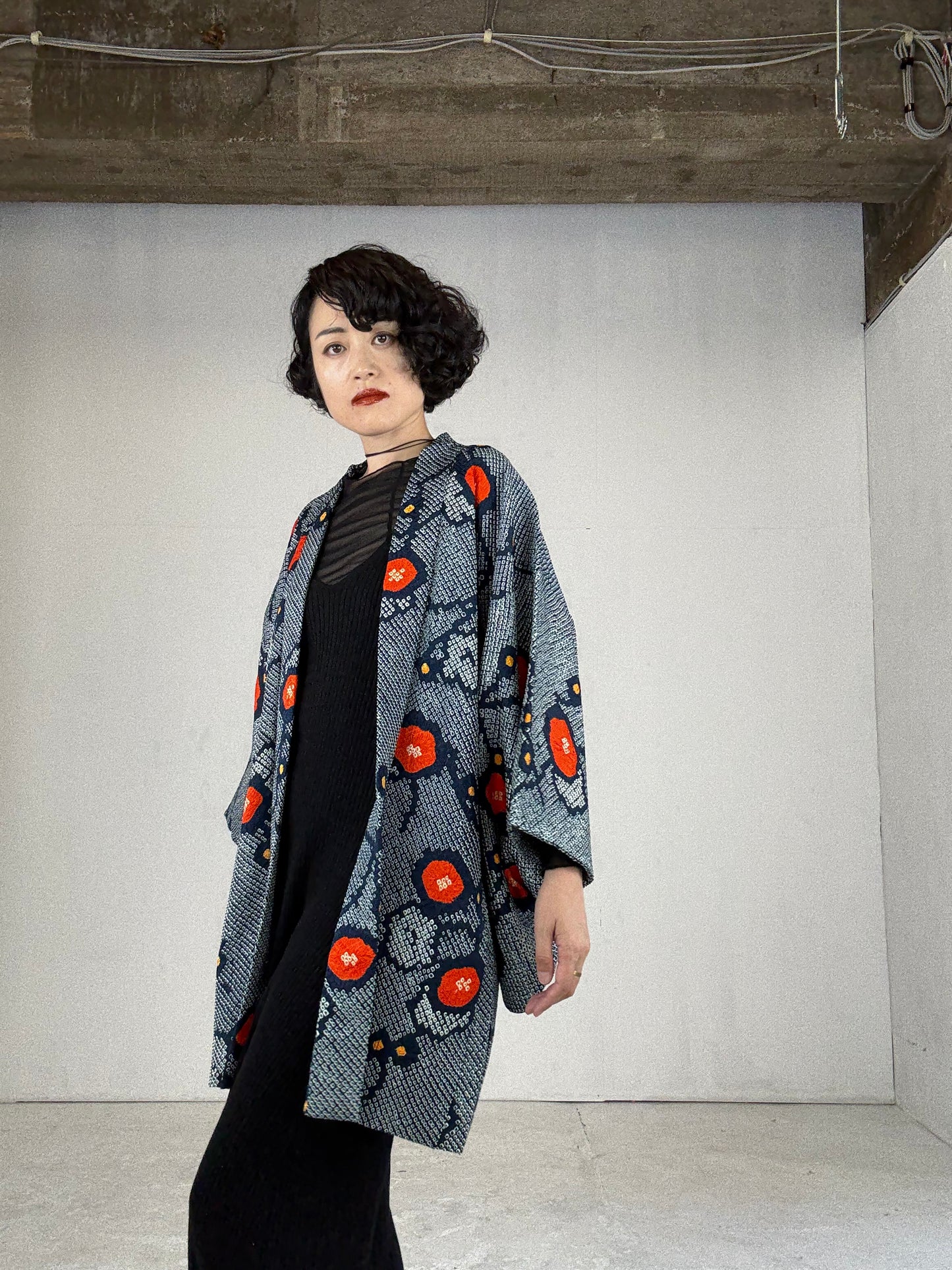 VINTAGE SHIBORI HAORI "navy-blue, red , flower"