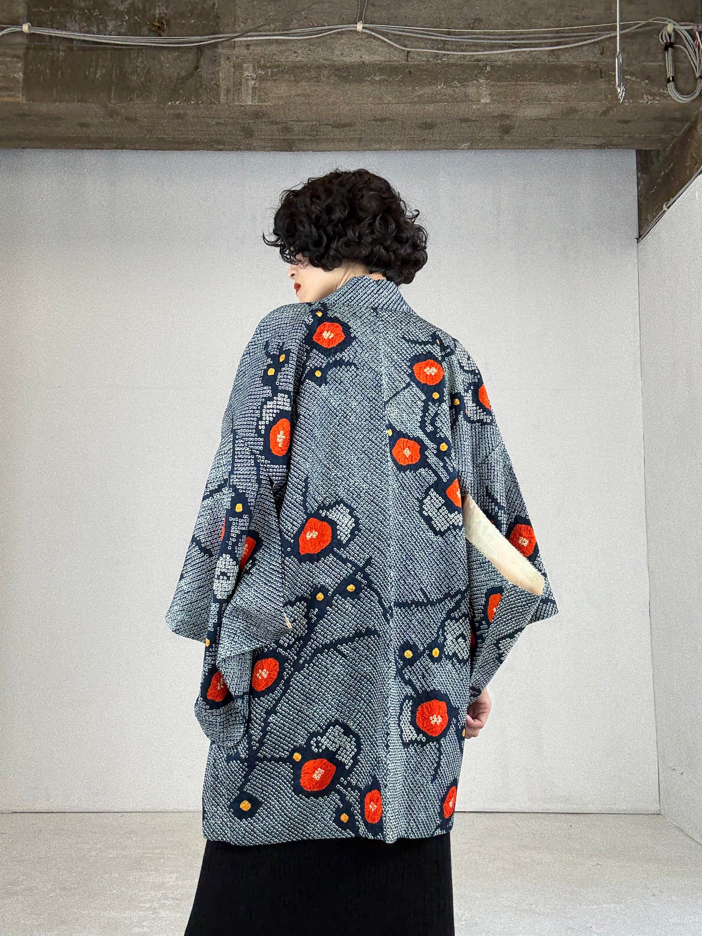 VINTAGE SHIBORI HAORI "navy-blue, red , flower"