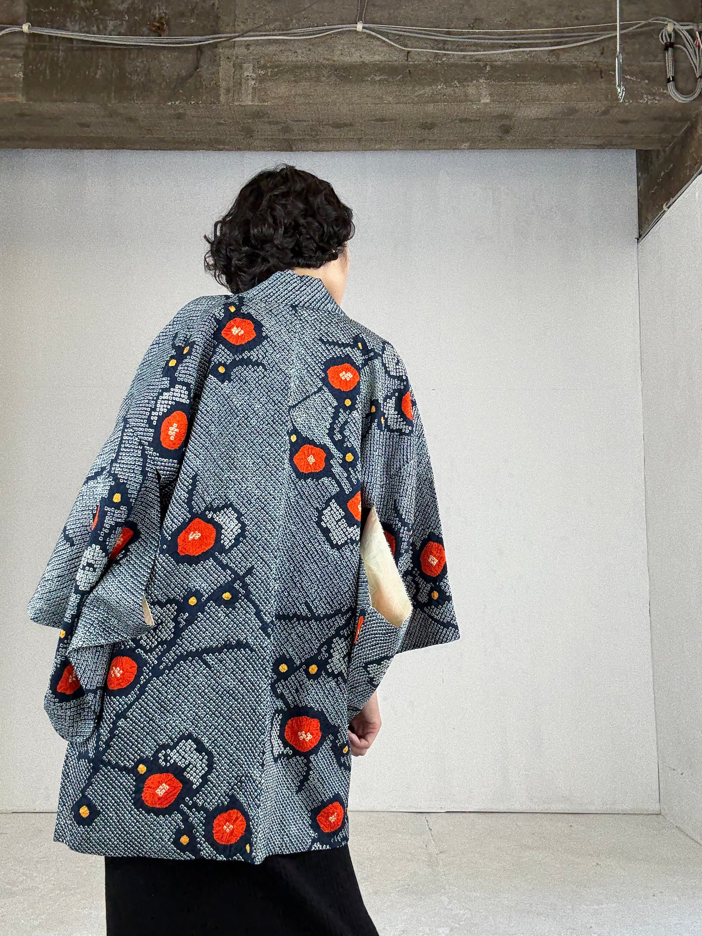 VINTAGE SHIBORI HAORI "navy-blue, red , flower"