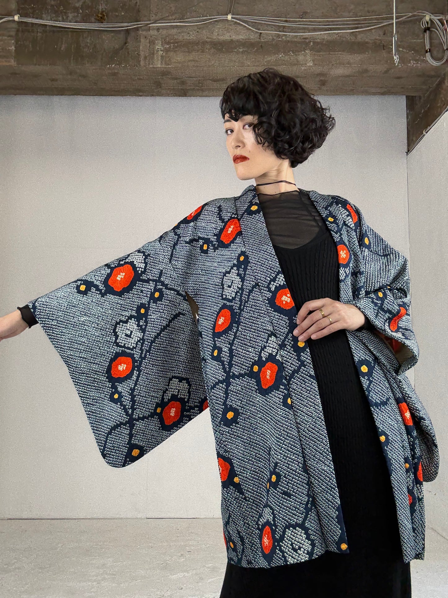 VINTAGE SHIBORI HAORI "navy-blue, red , flower"
