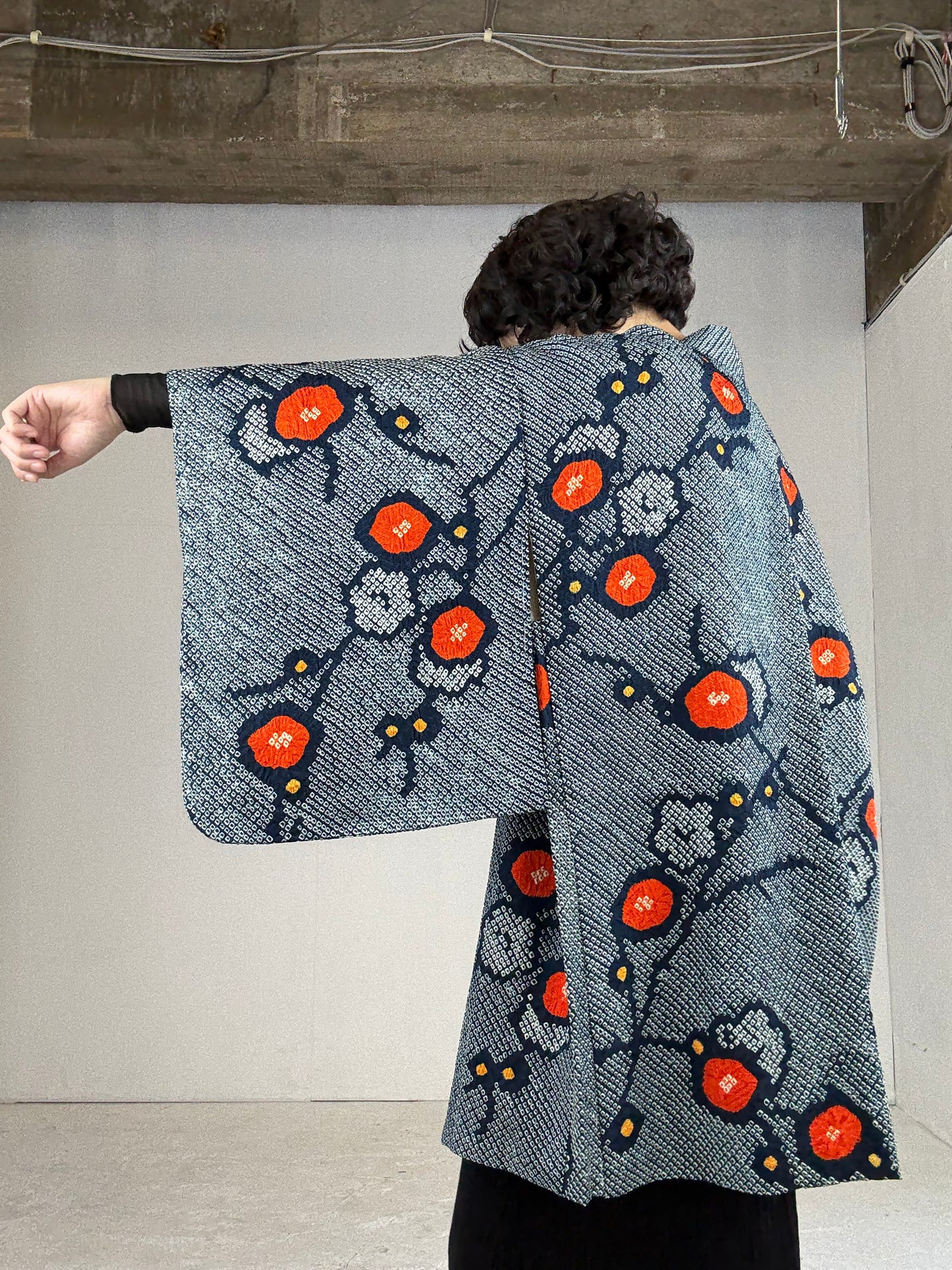 VINTAGE SHIBORI HAORI "navy-blue, red , flower"