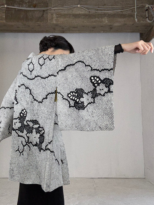 VINTAGE SHIBORI HAORI "black, hana"