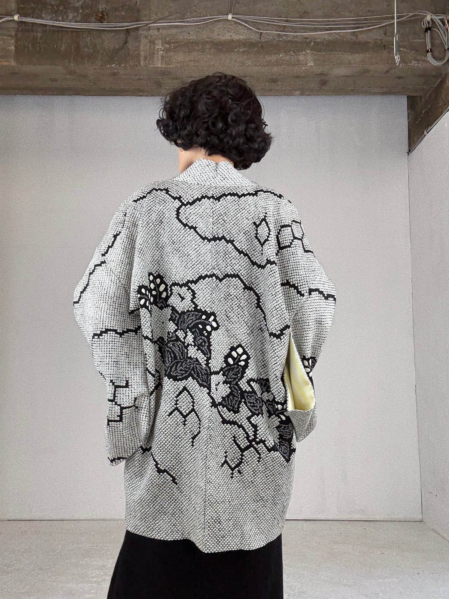 VINTAGE SHIBORI HAORI "black, hana"