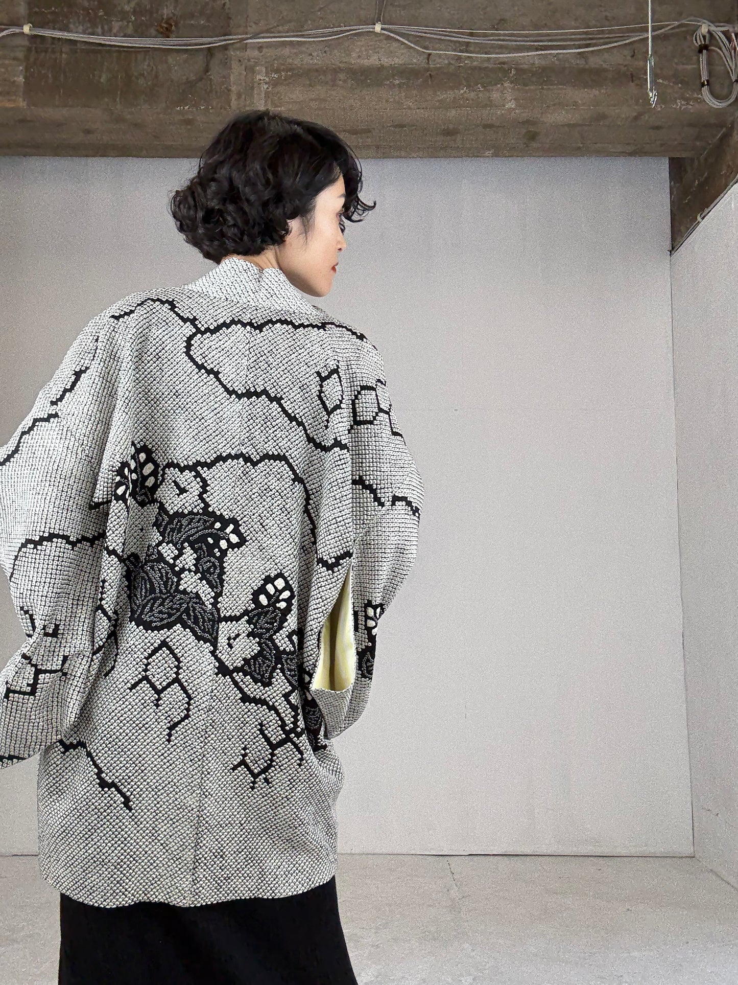 VINTAGE SHIBORI HAORI "black, hana"