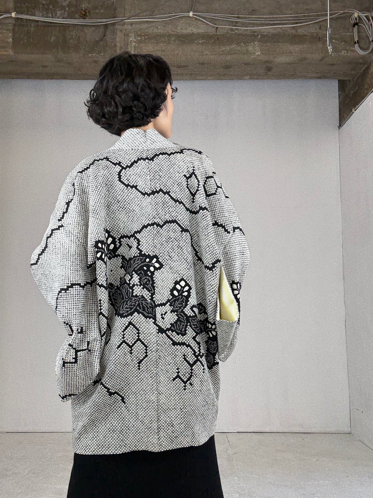 VINTAGE SHIBORI HAORI "black, hana"