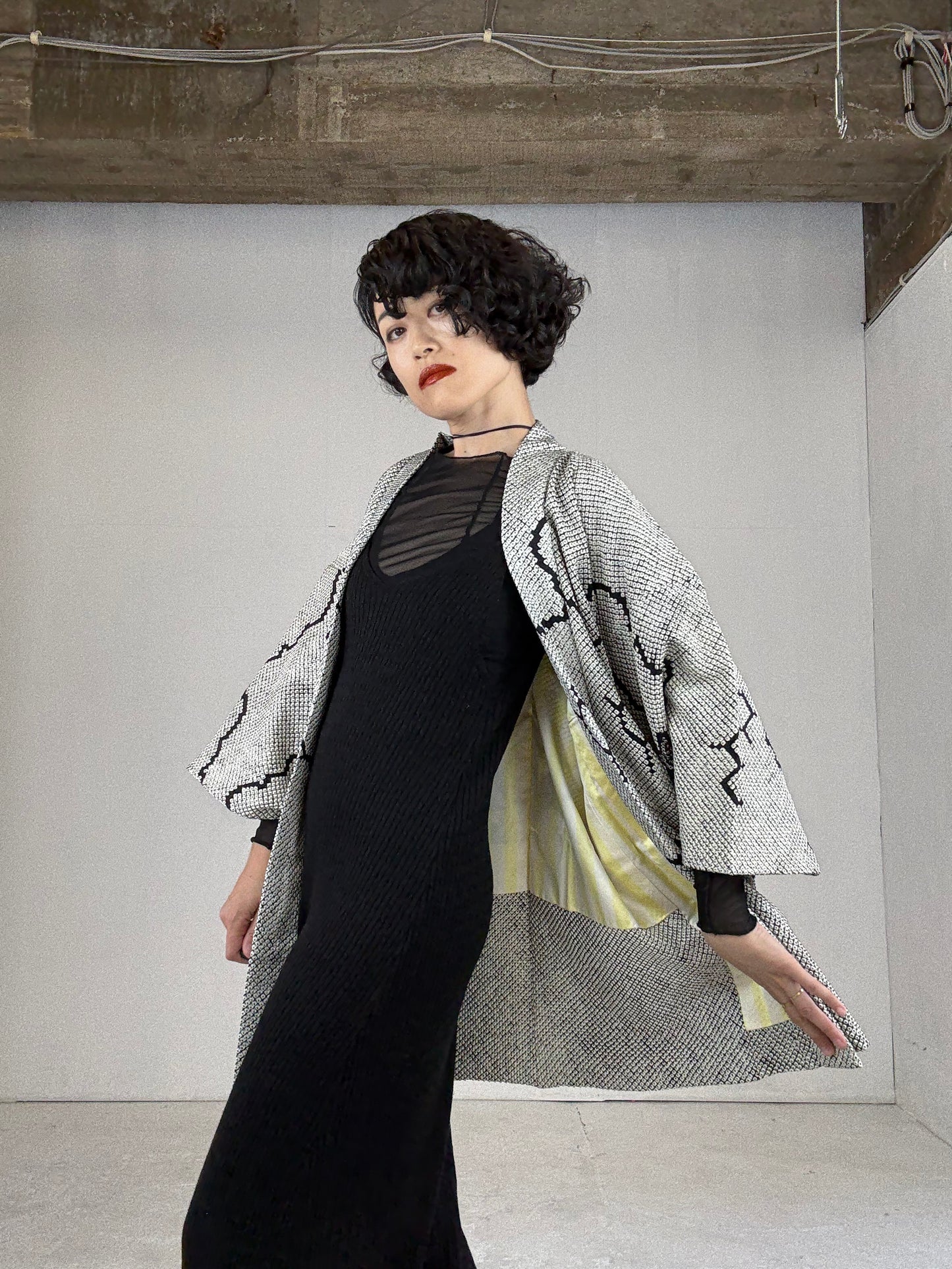 VINTAGE SHIBORI HAORI "black, hana"