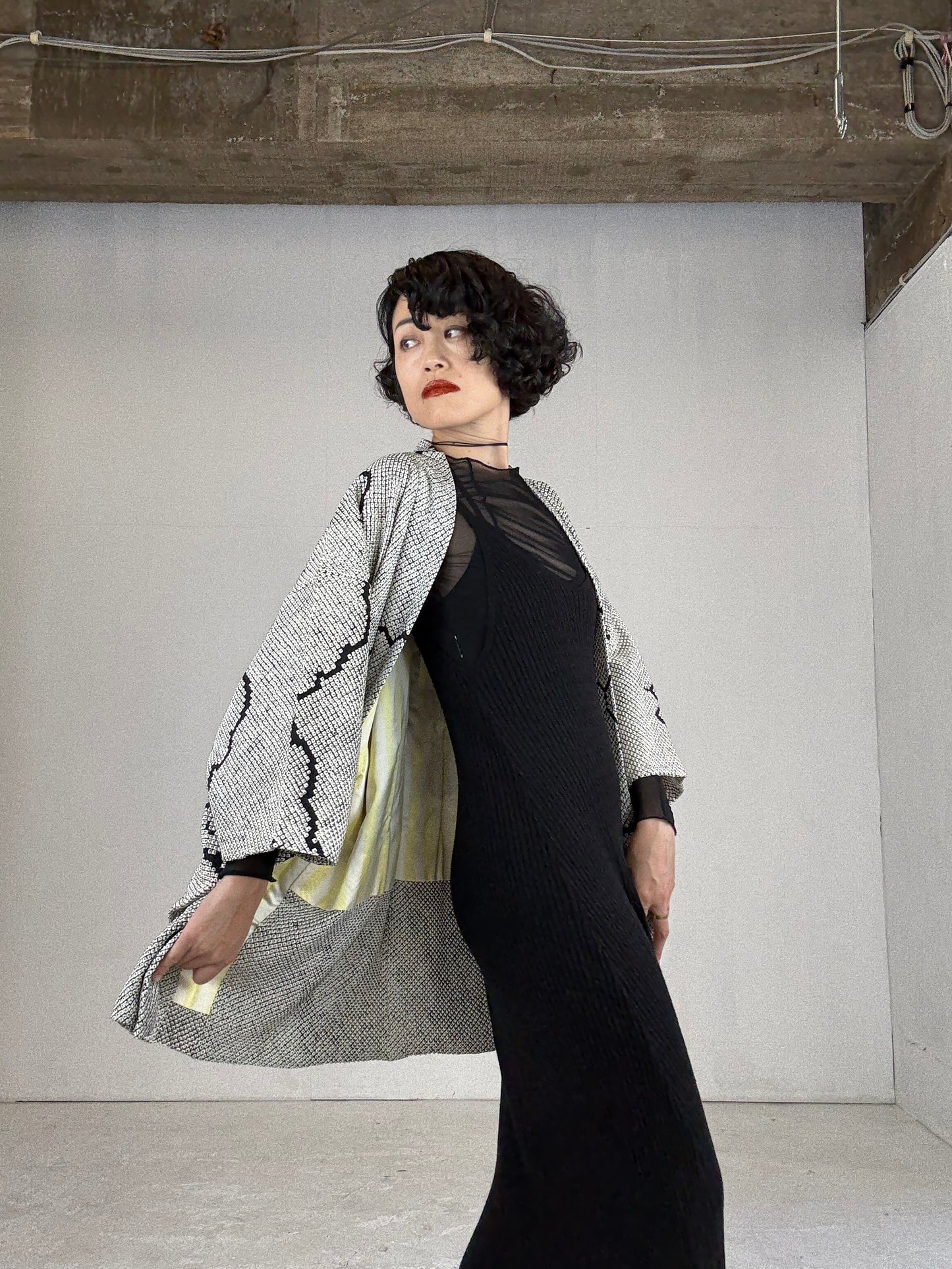 VINTAGE SHIBORI HAORI "black, hana"