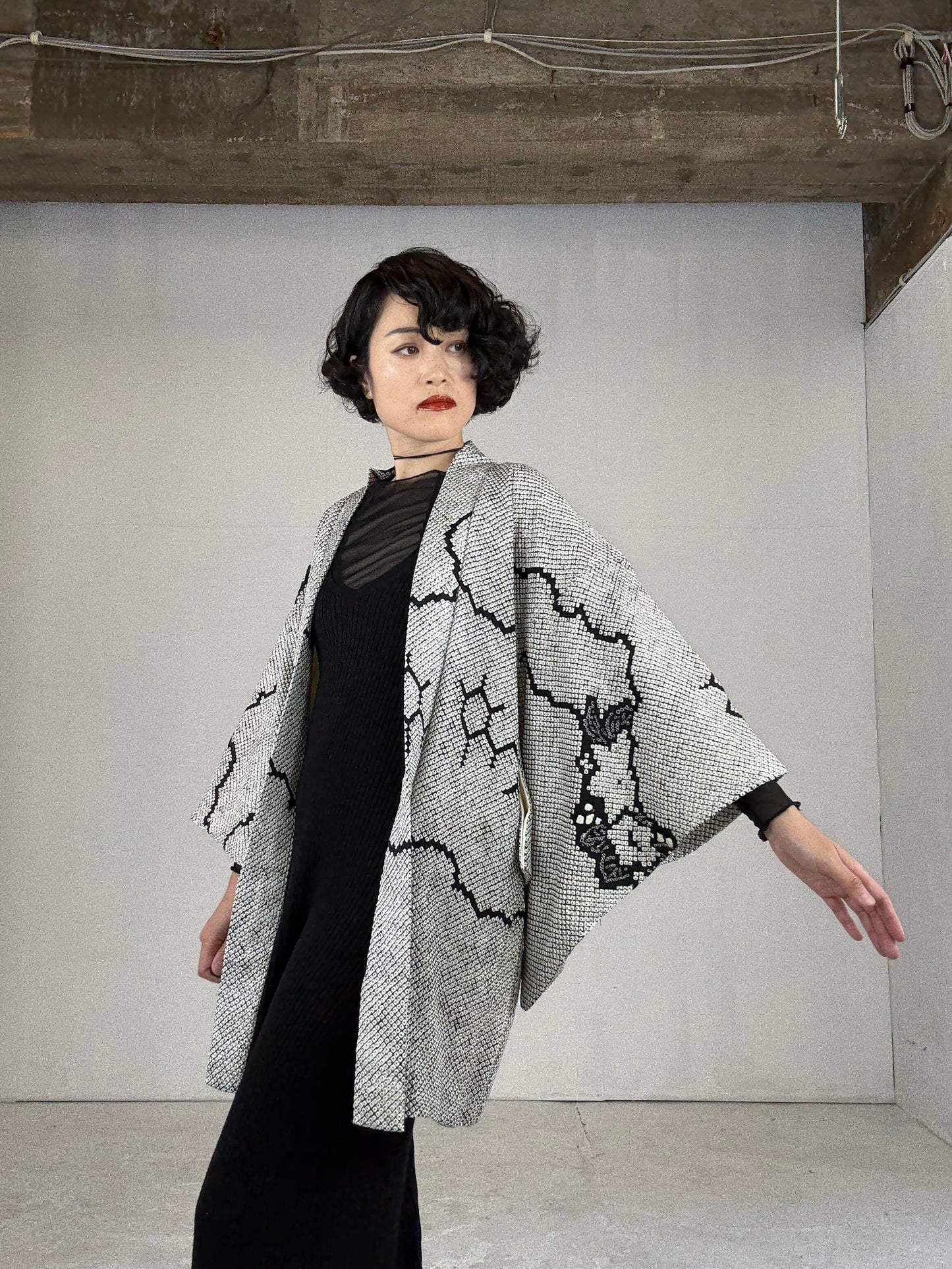 VINTAGE SHIBORI HAORI "black, hana"