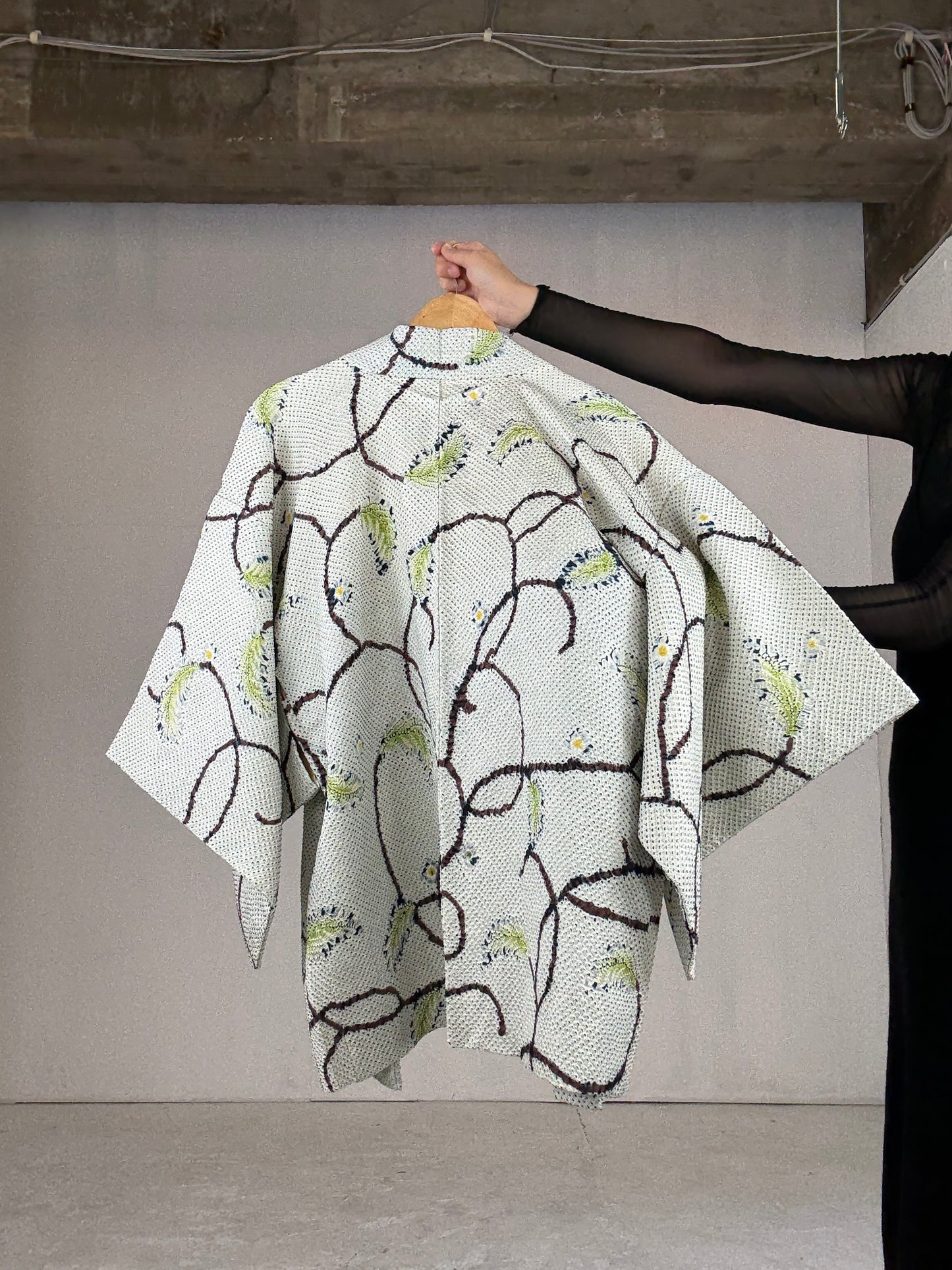 VINTAGE SHIBORI HAORI "karakusa, leaf"