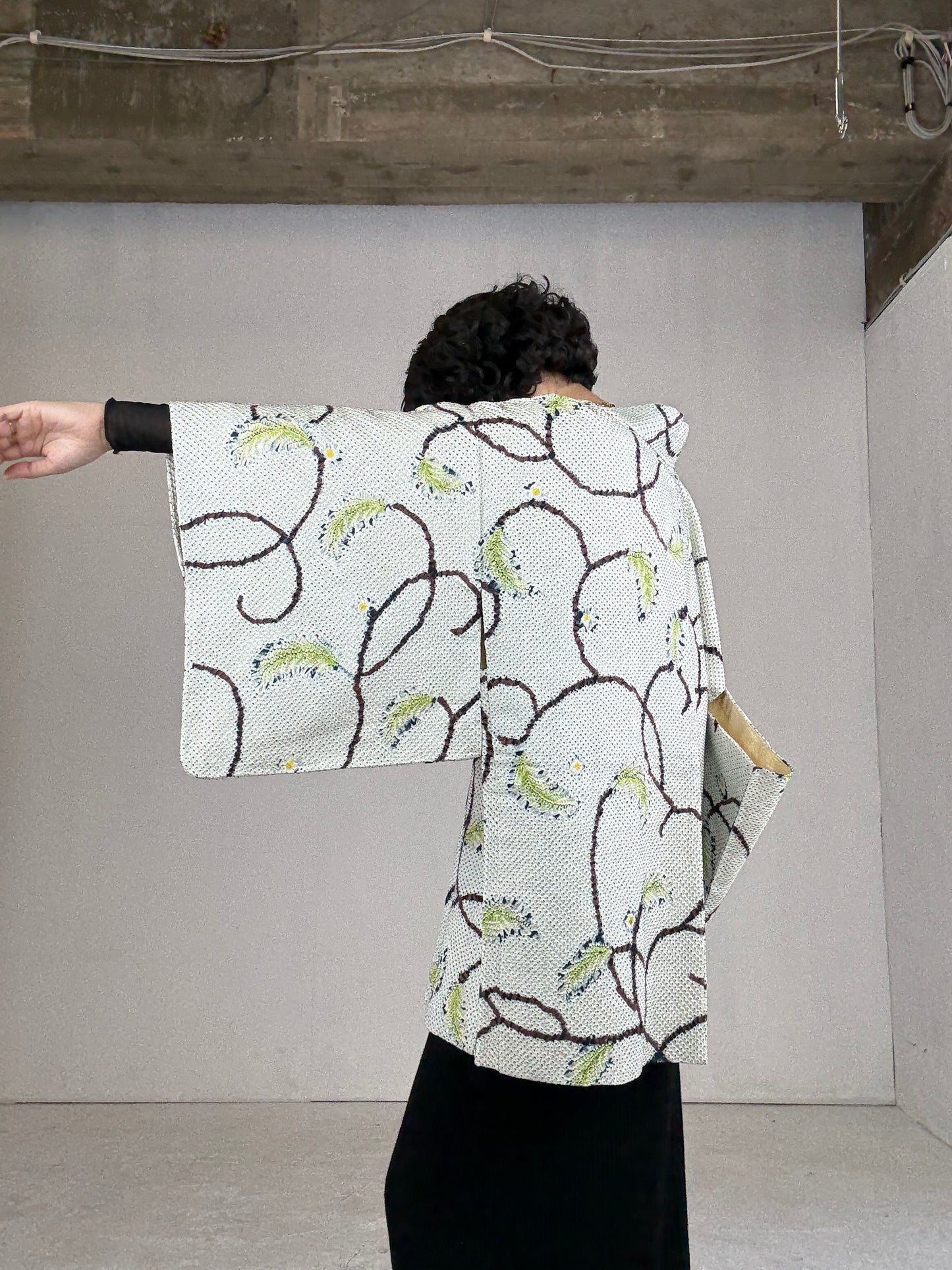 VINTAGE SHIBORI HAORI "karakusa, leaf"