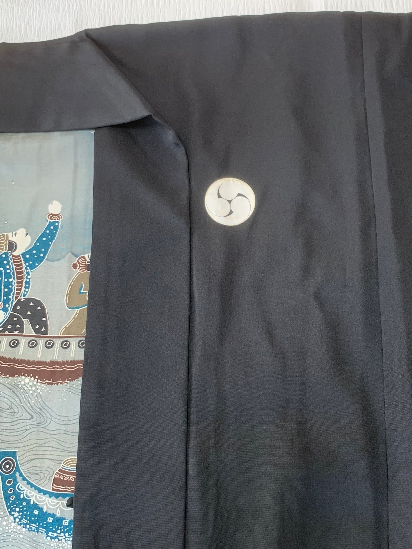 VINTAGE KUROMONTSUKI HAORI "hidari-mitsudomoe, KUR112" *damage