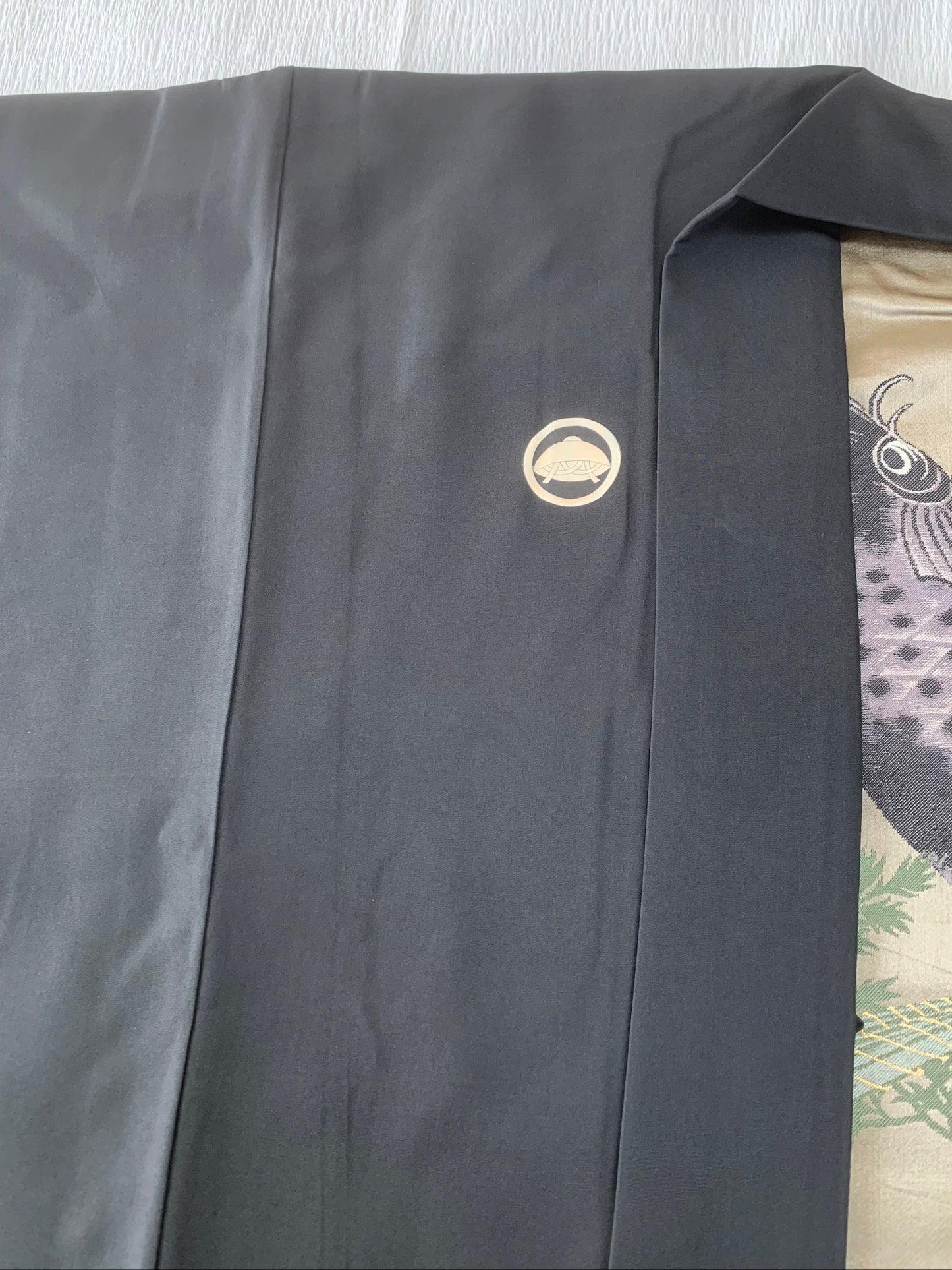 VINTAGE KUROMONTSUKI HAORI "carp, maruni-kasa, KUR114" *damage