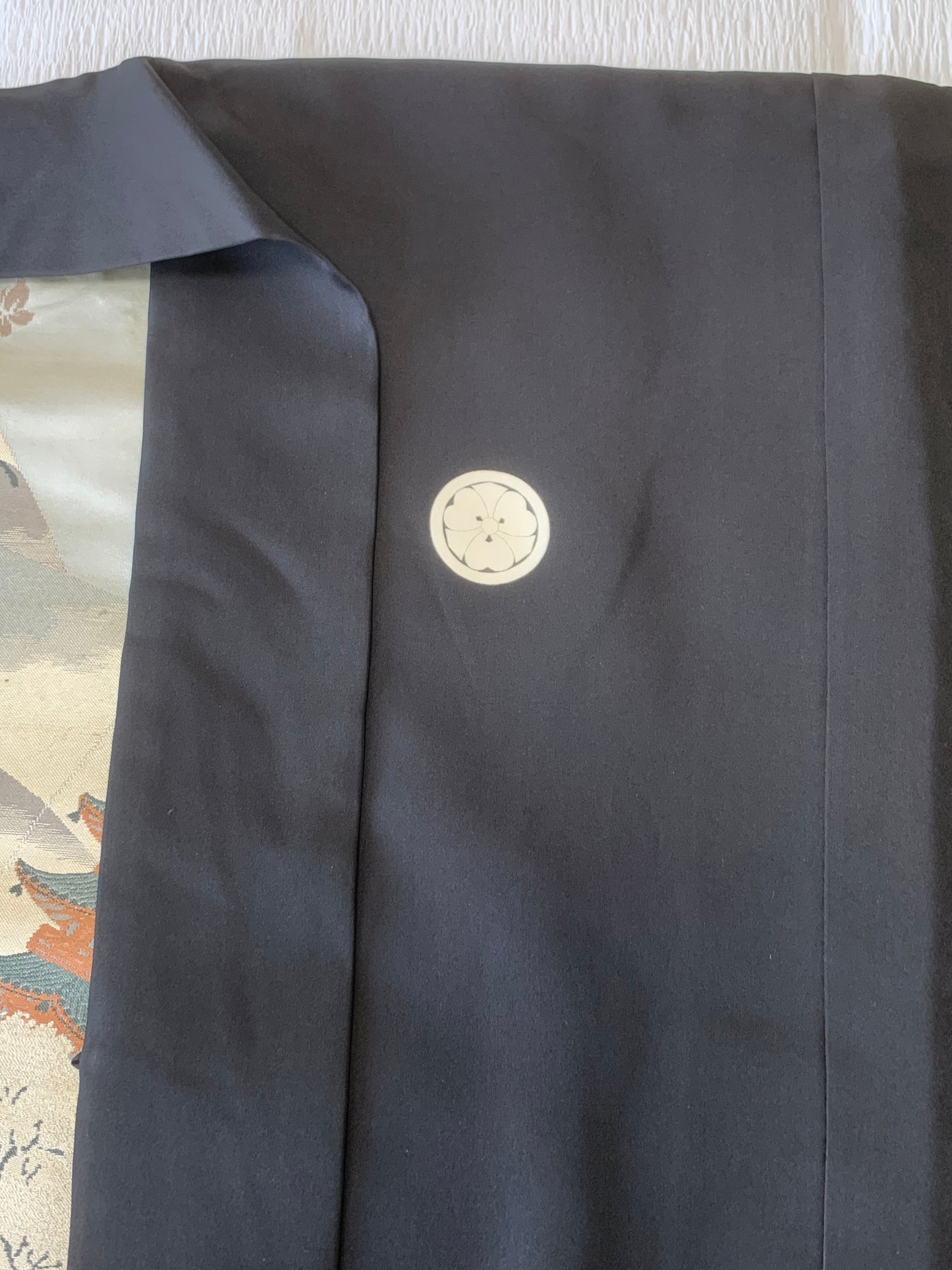 VINTAGE KUROMONTSUKI HAORI "cherry blossoms, maruni-kenkatabami, KUR116" *damage