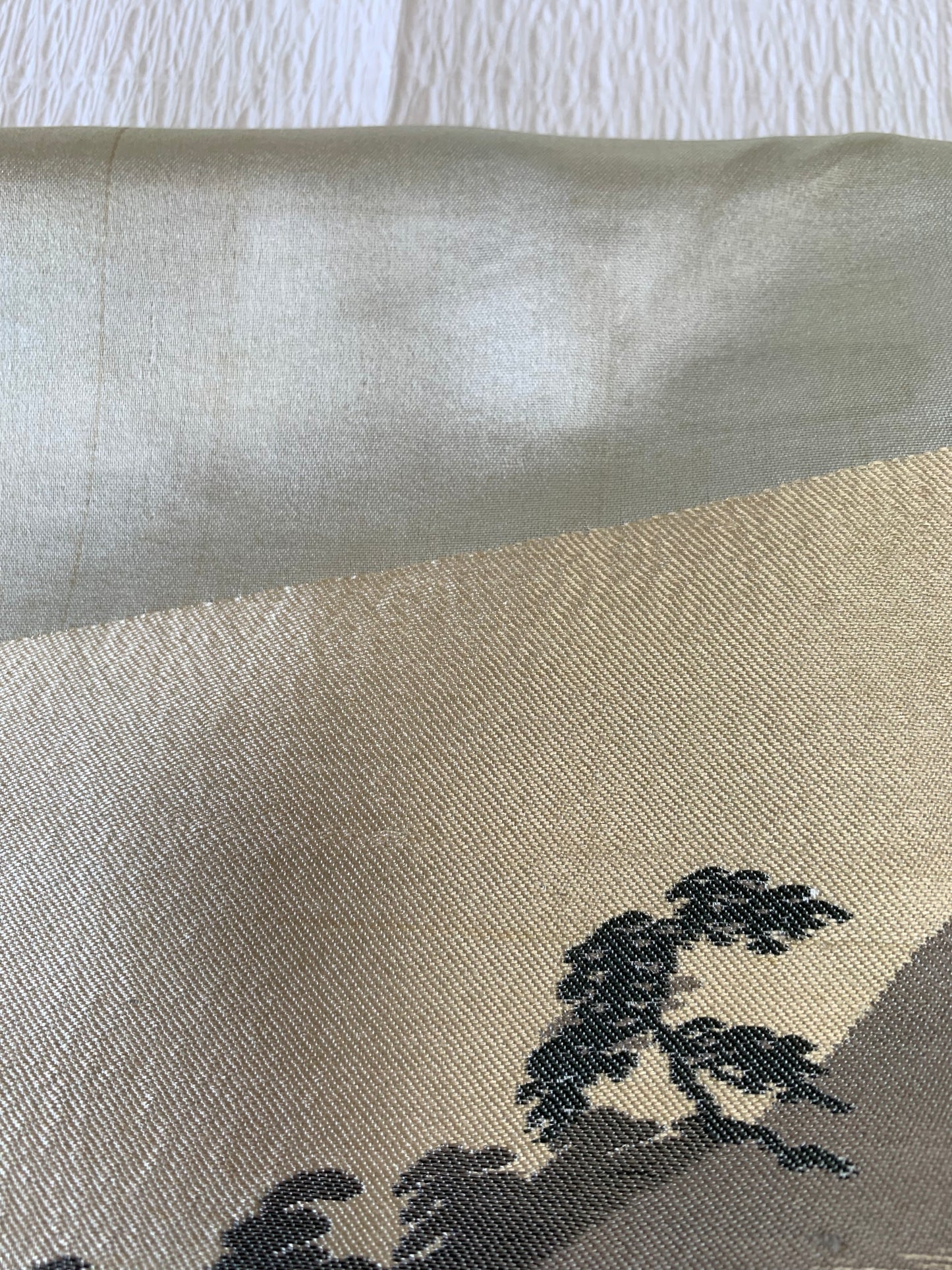 VINTAGE KUROMONTSUKI HAORI "cherry blossoms, maruni-kenkatabami, KUR116" *damage