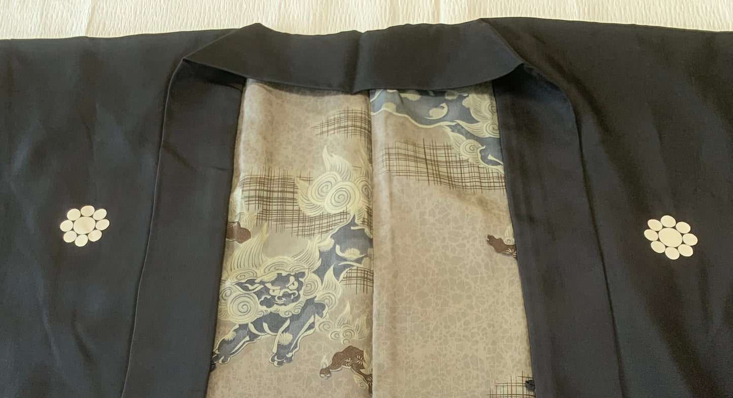 VINTAGE KUROMONTSUKI HAORI "karajishi, kuyomon, KUR117"