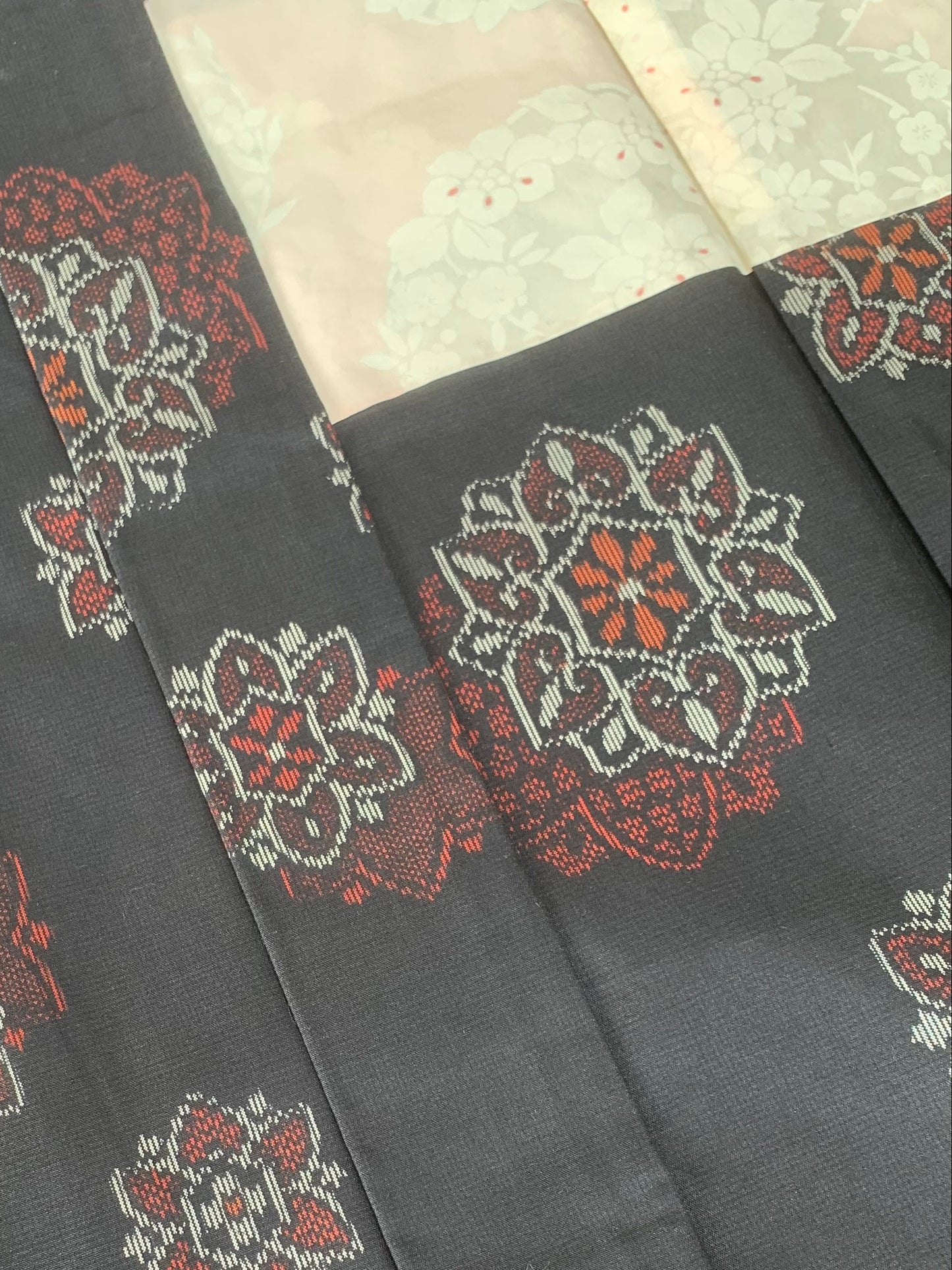 VINTAGE KAWAII HAORI "tsumugi, Haori, black-red, flower, KAW114"
