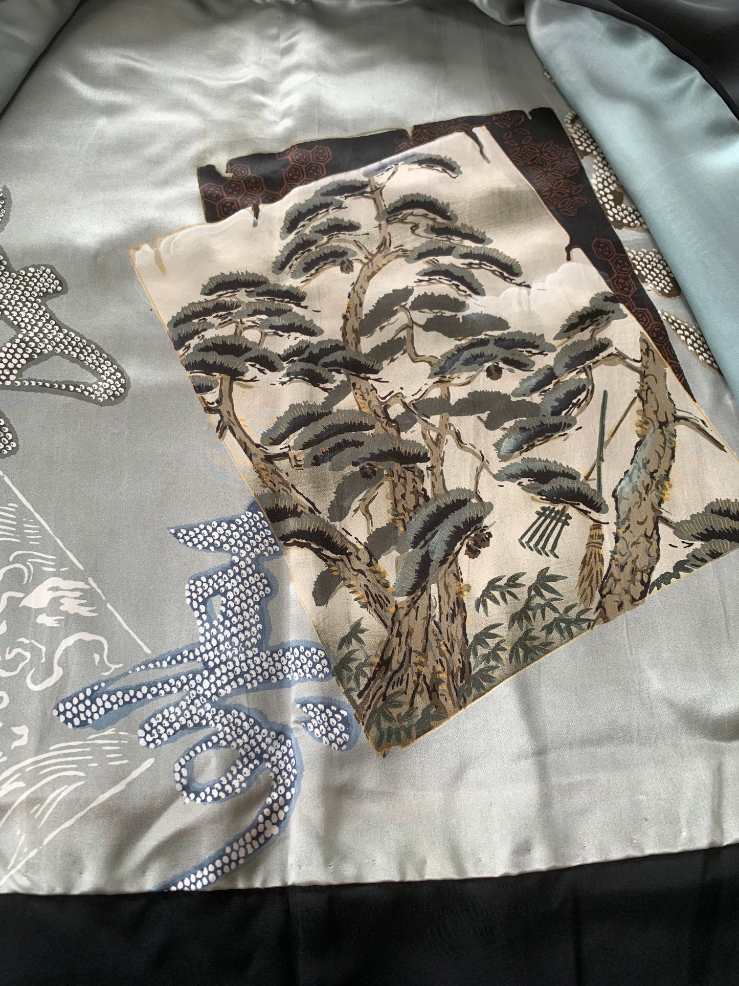 VINTAGE KUROMONTSUKI HAORI "matsu, maruni-mitsubiki, KUR125"