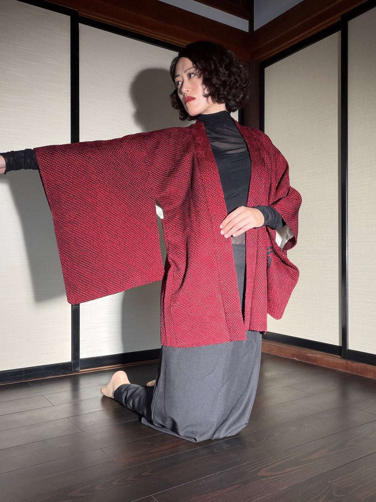 VINTAGE SHIBORI HAORI  "red-black, SIB133" *damage