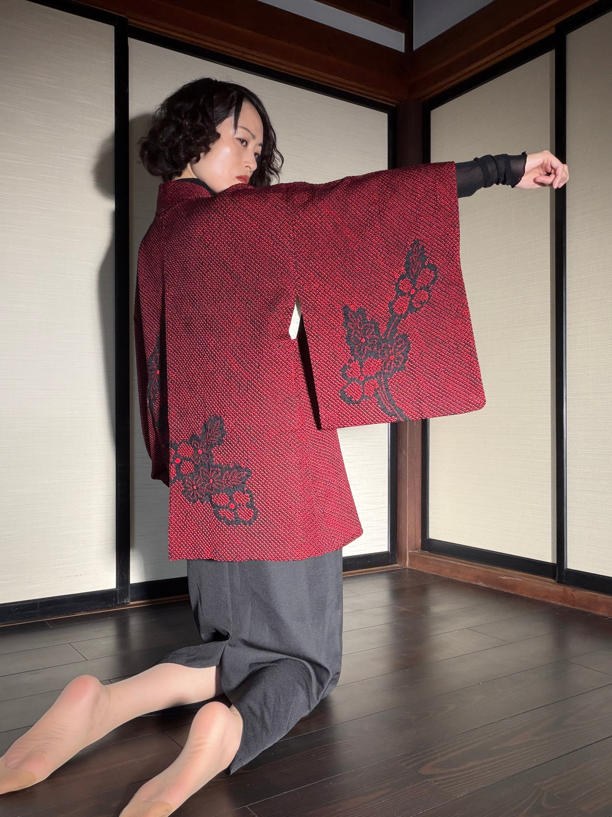 VINTAGE SHIBORI HAORI  "red-black, SIB133" *damage