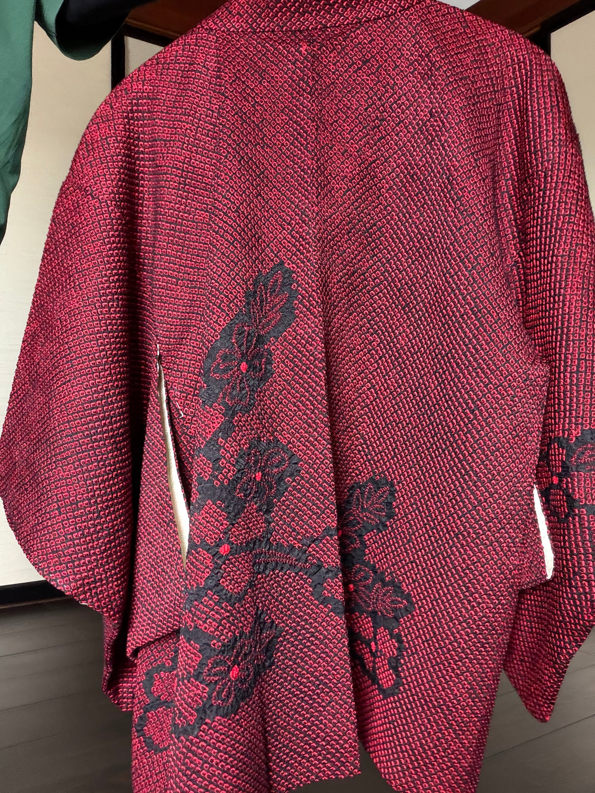 VINTAGE SHIBORI HAORI  "red-black, SIB133" *damage