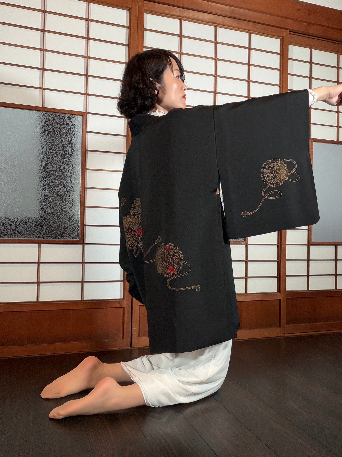 VINTAGE BLACK HAORI  "yukiwa, gold, red BLK192"